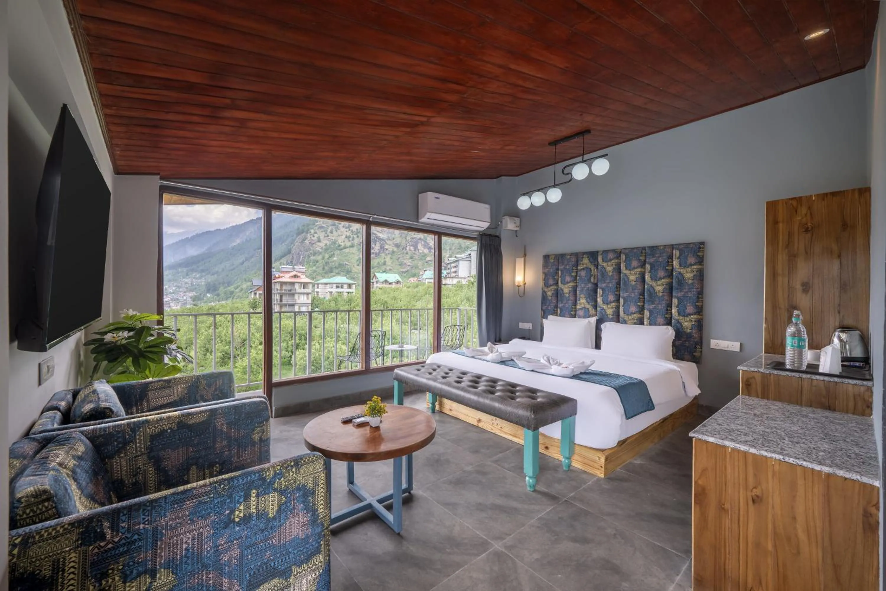 Bed in Echor Himalayan Aurum Manali