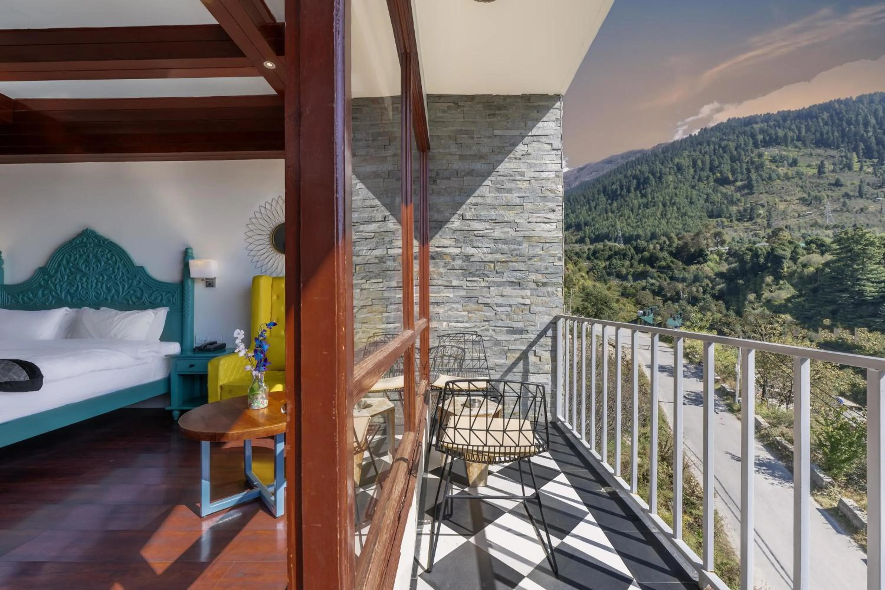 Bed in Echor Himalayan Aurum Manali