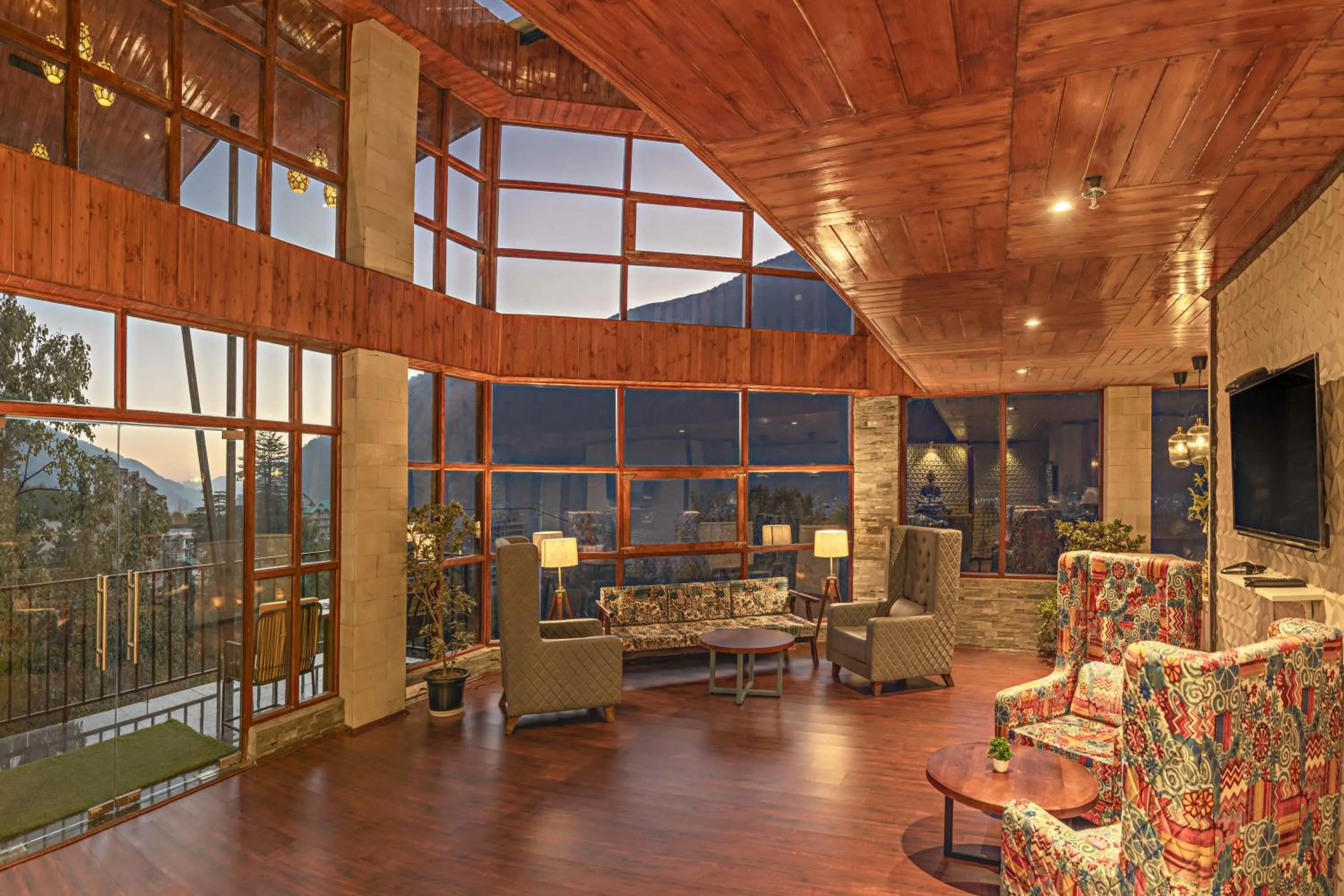 TV and multimedia in Echor Himalayan Aurum Manali