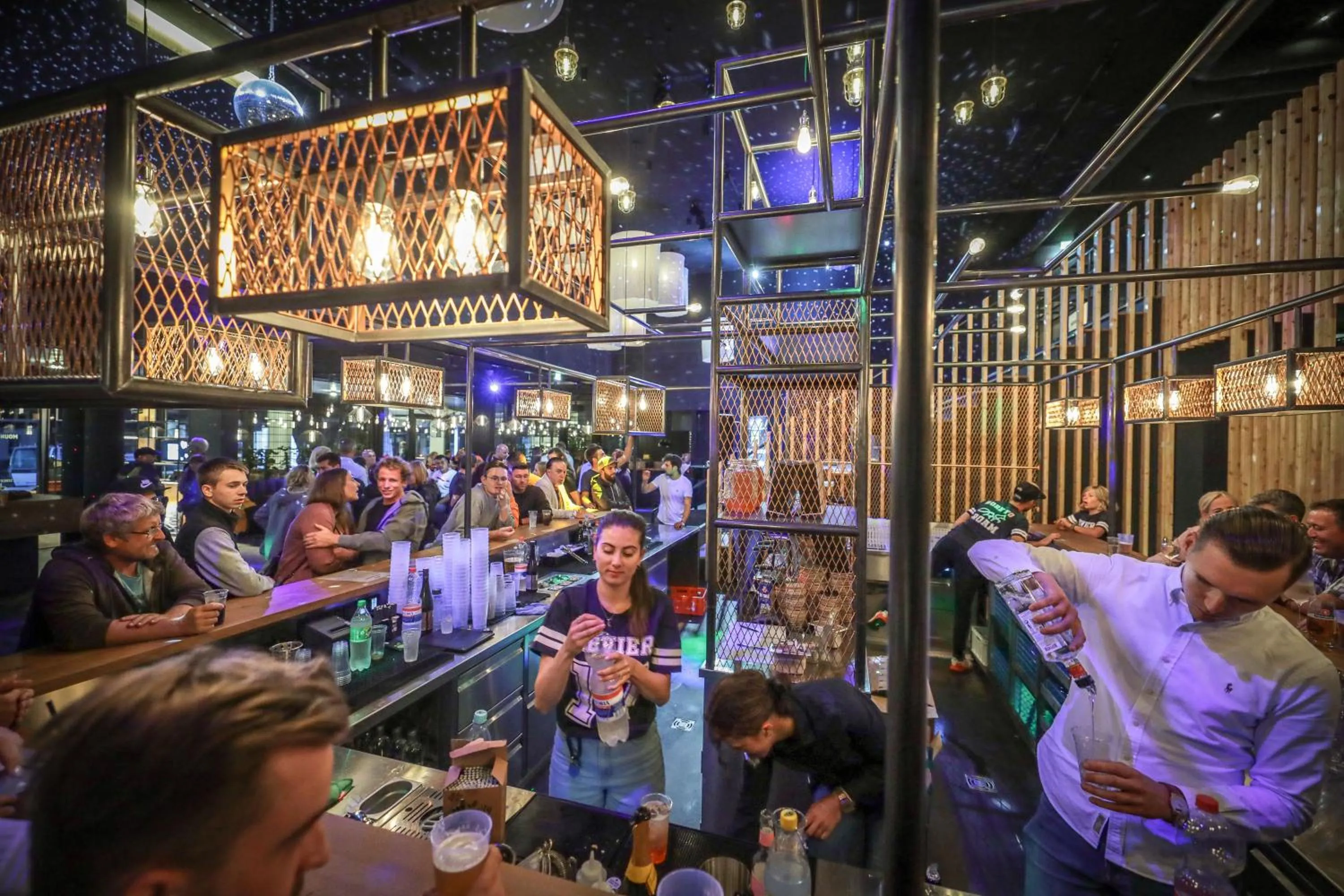 Lounge or bar in Revier Mountain Lodge Montafon