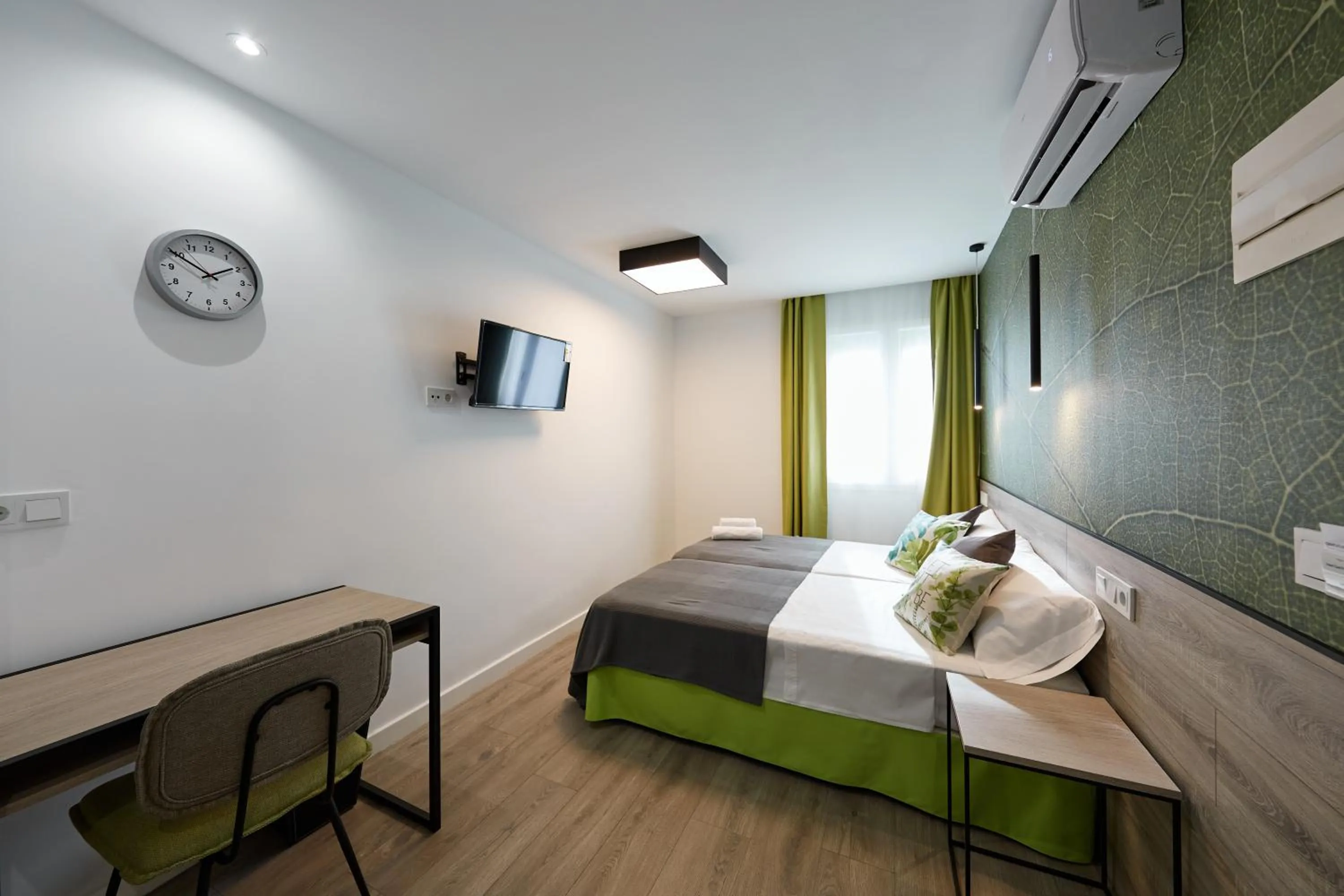 TV and multimedia, Bed in Enmathi Alicante Benalua