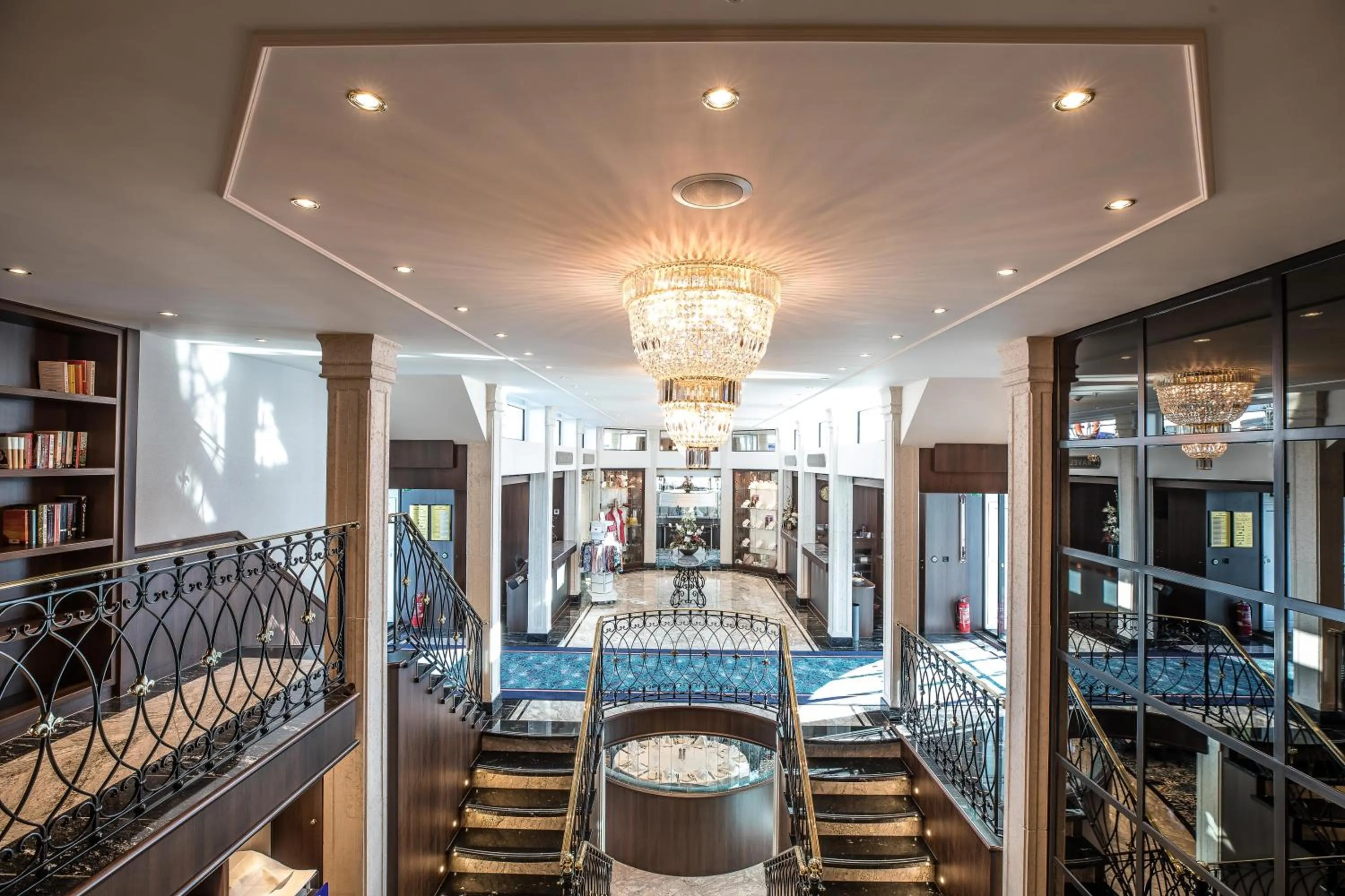 Lobby or reception in VIVA RIVERSIDE 4 Köln