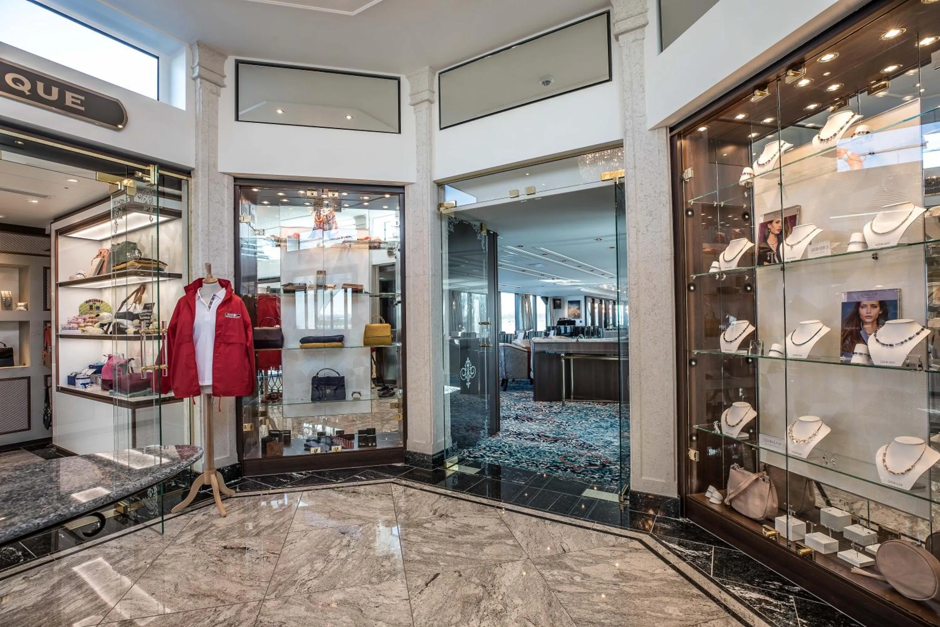 Shopping Area in VIVA RIVERSIDE 4 Köln