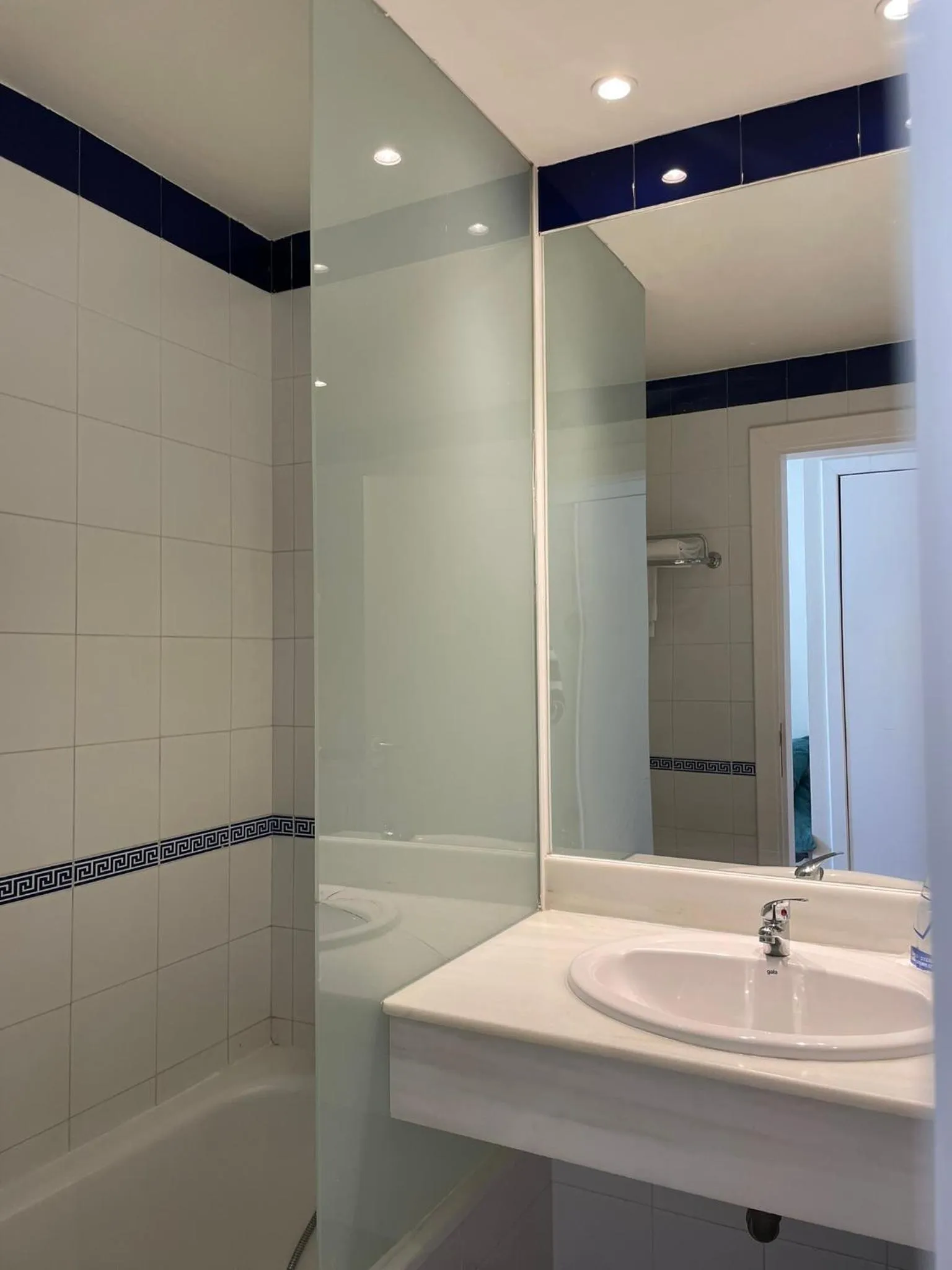 Bathroom in Hotel La Mota by Punta25 Hotels Group