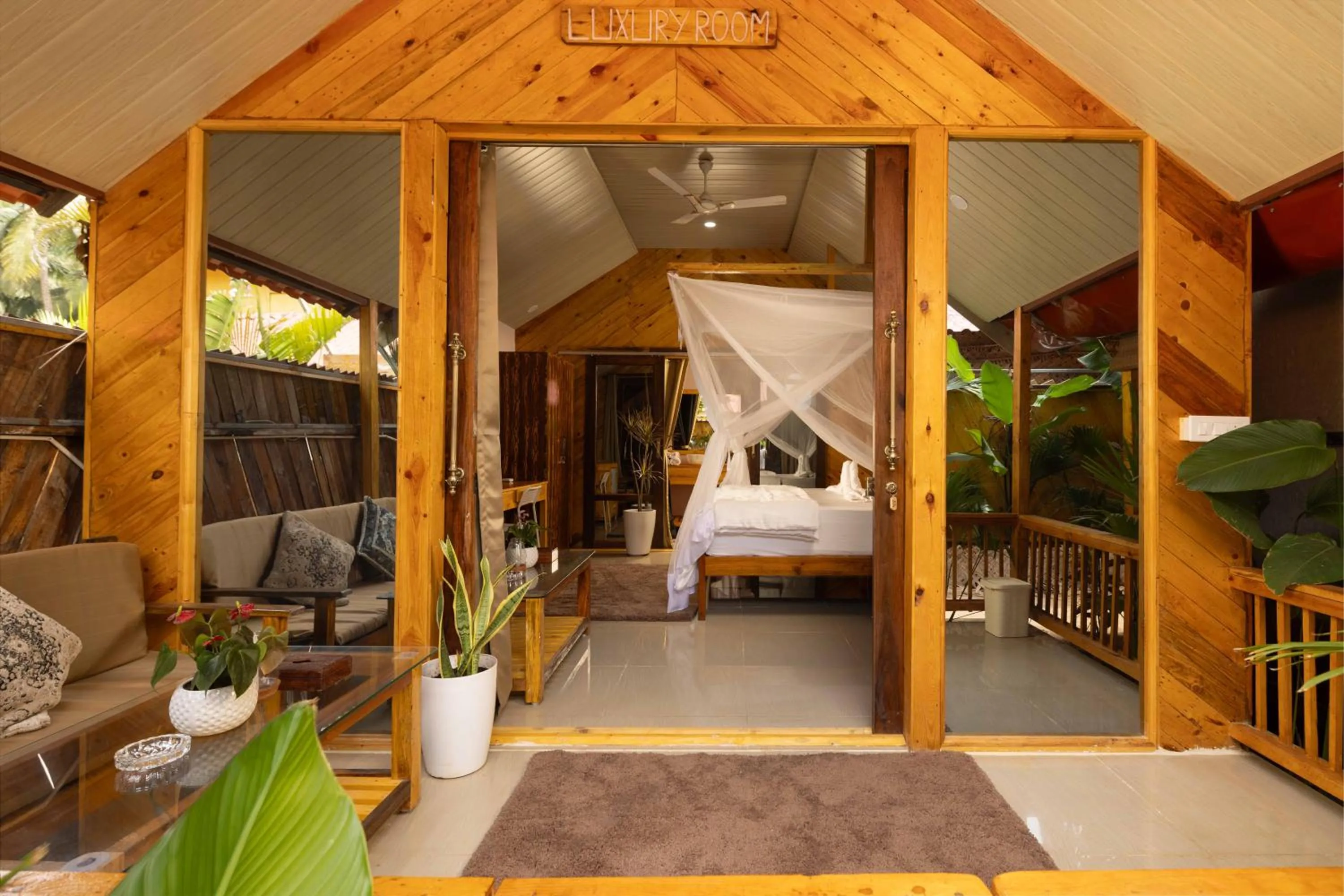 Facade/entrance in DucknChill-Agonda