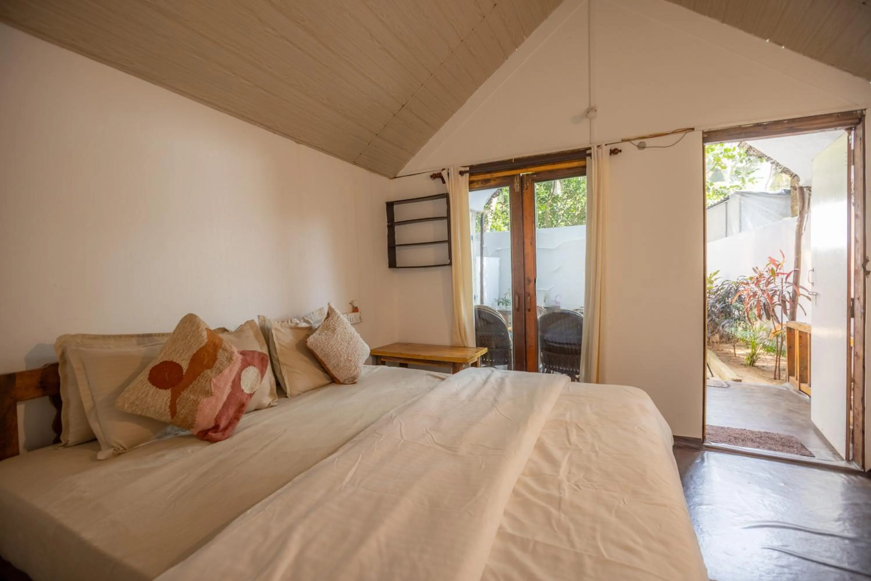 Bed in DucknChill-Agonda