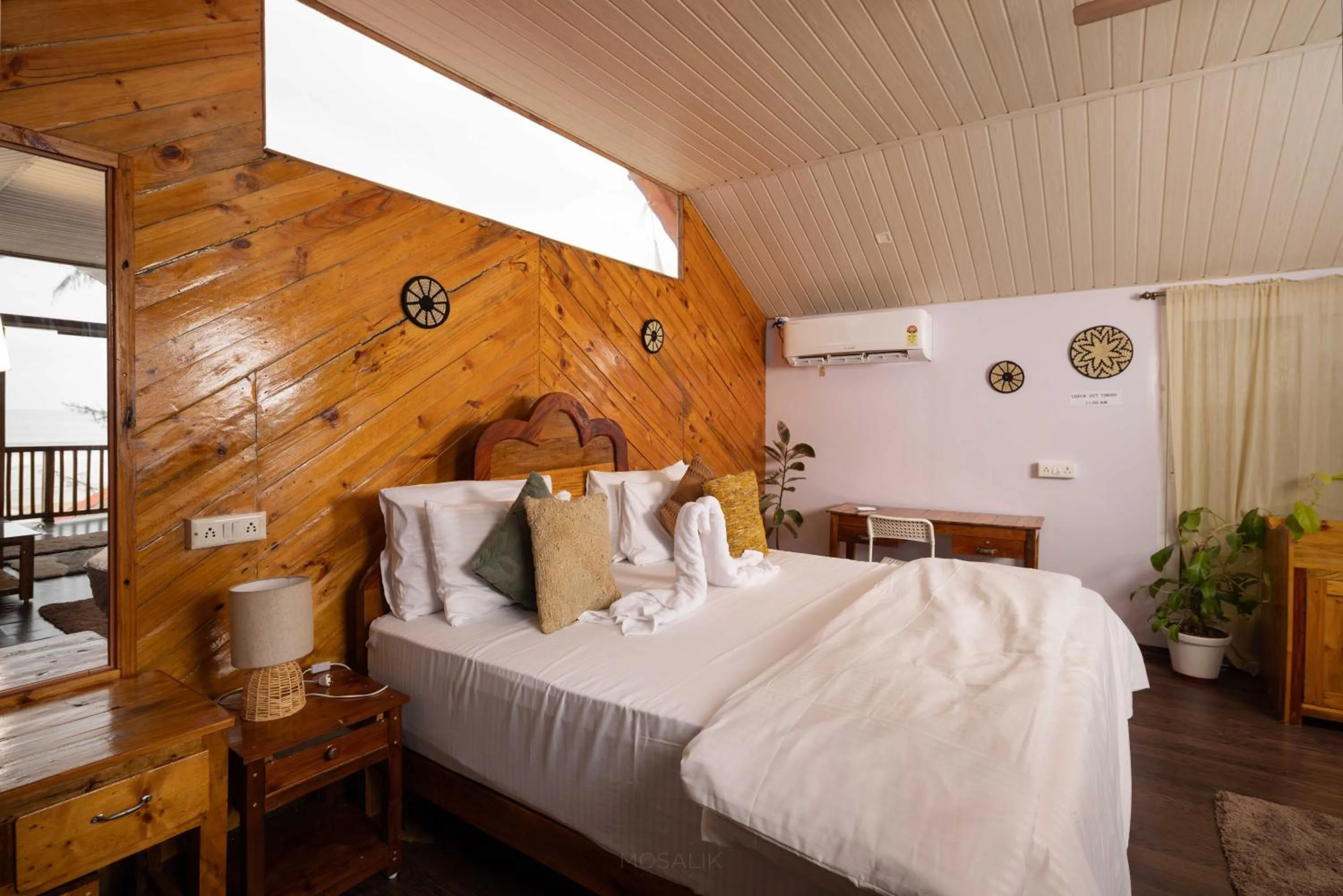 Bed in DucknChill-Agonda