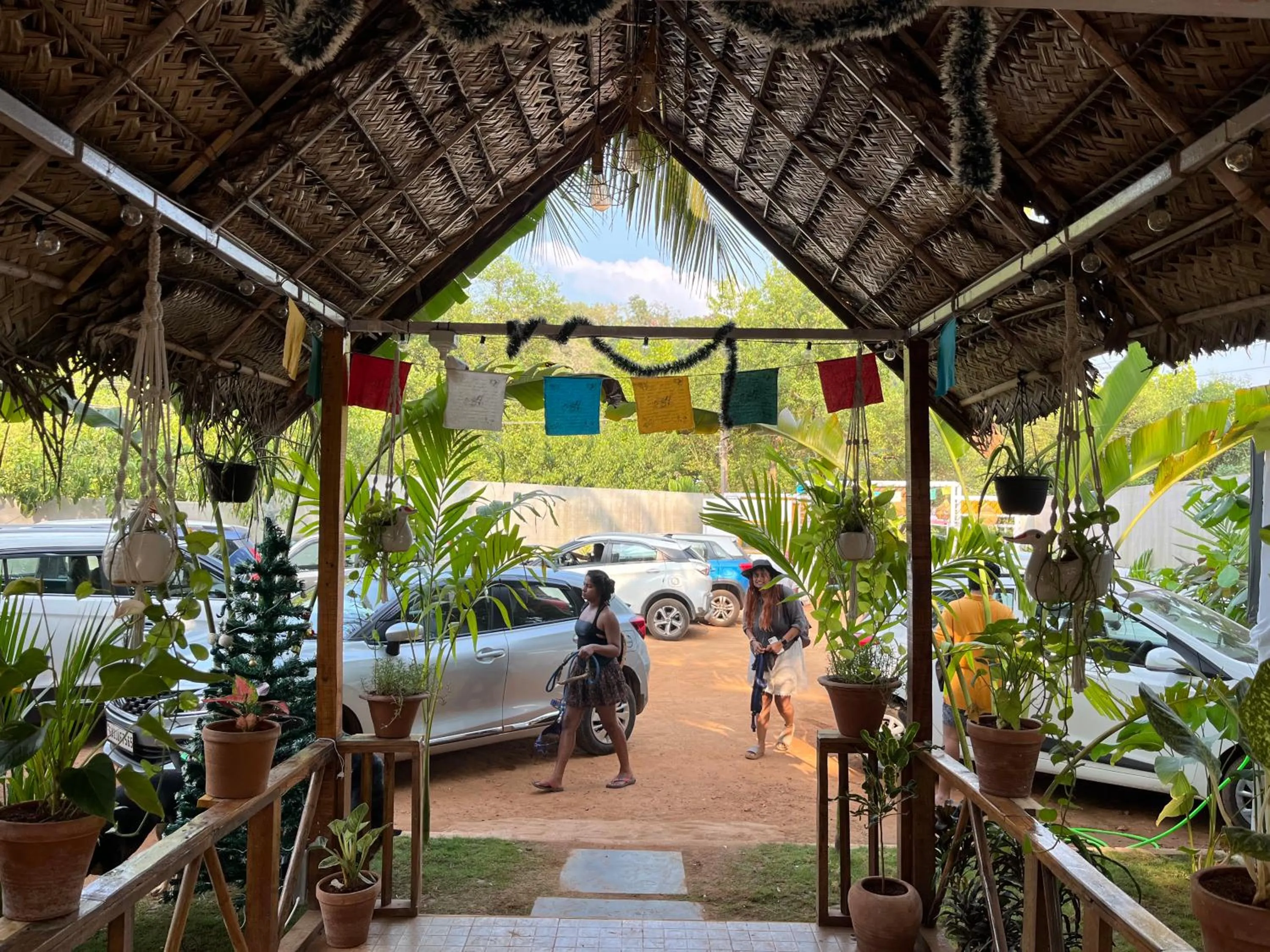 People in DucknChill-Agonda