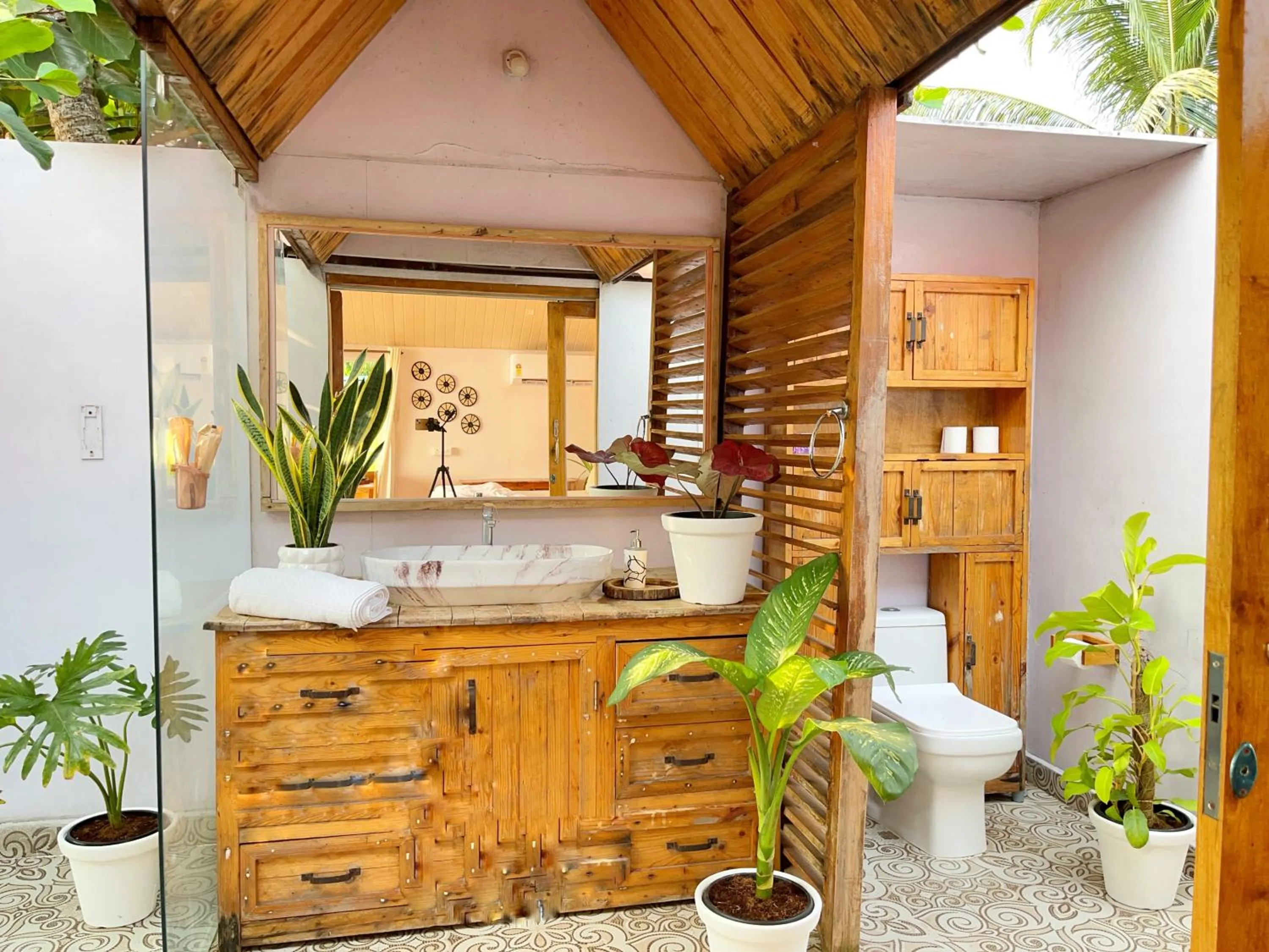 Bathroom in DucknChill-Agonda