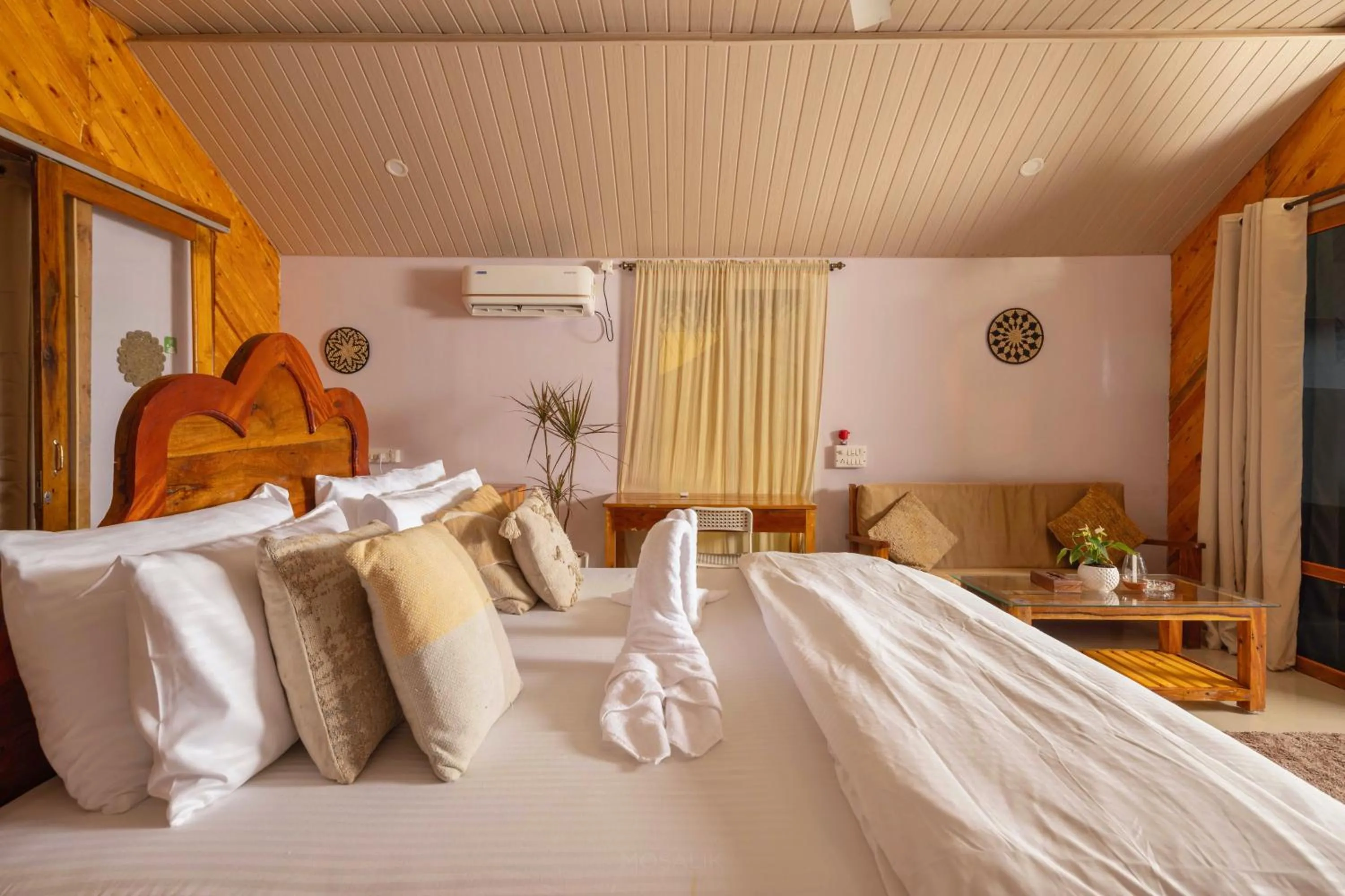 Bed in DucknChill-Agonda