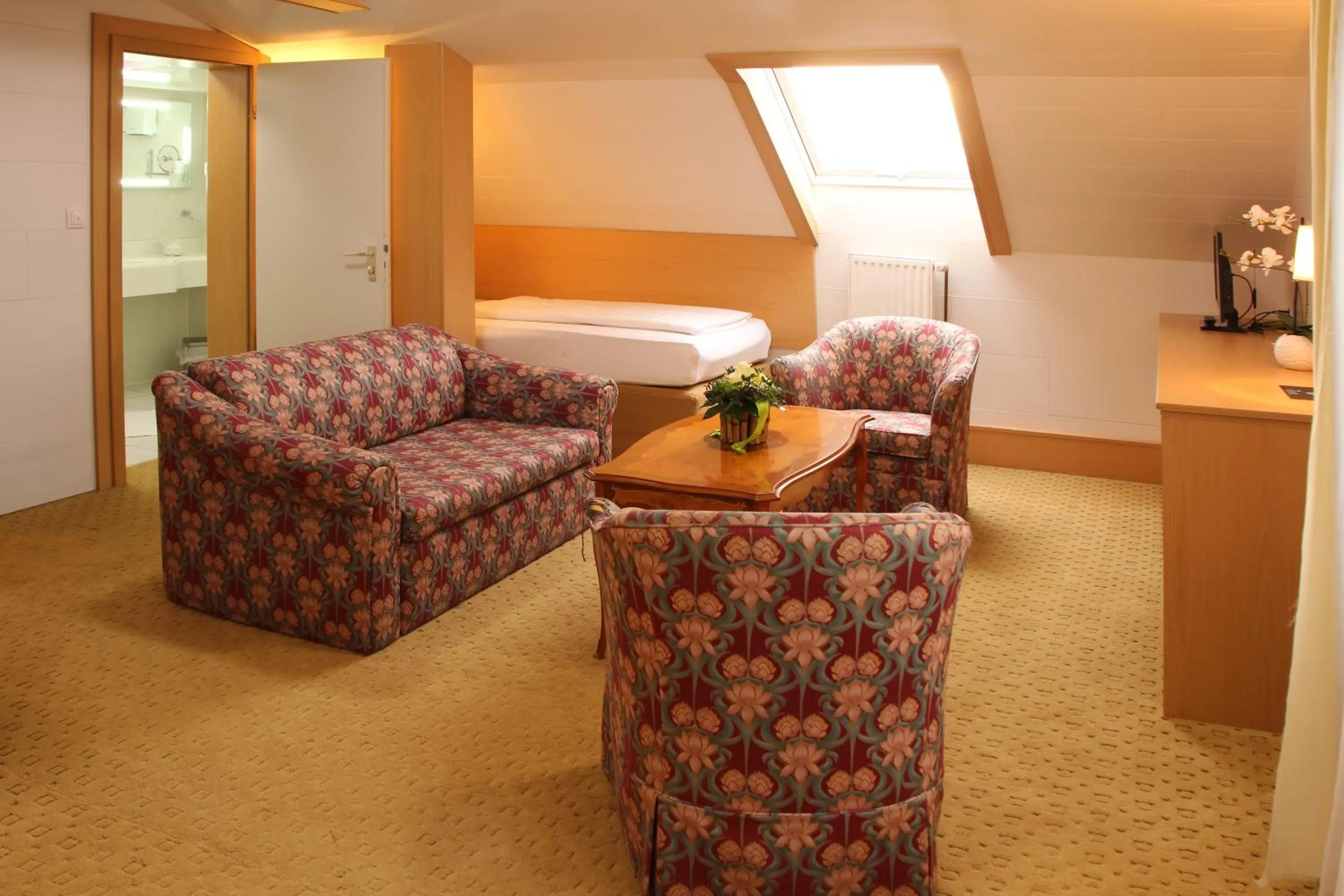 Living room, Bed in Hotel & Restaurant Bei Baki