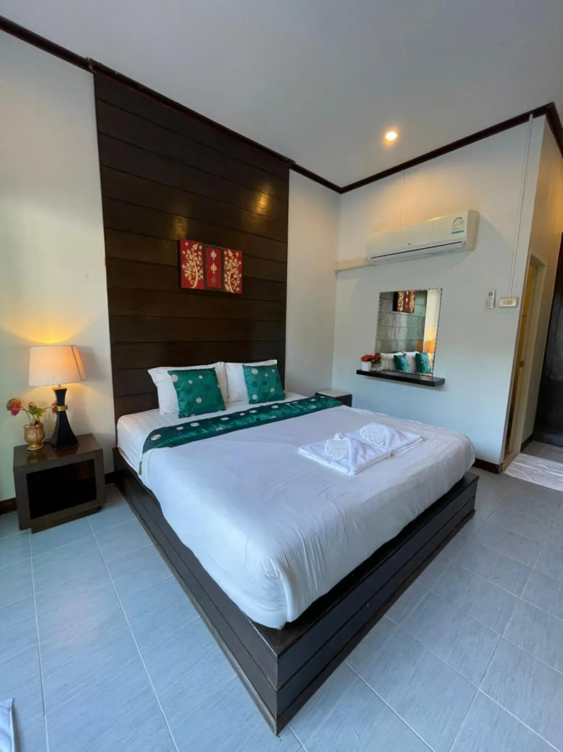 Photo of the whole room, Bed in KK Lipe Resort