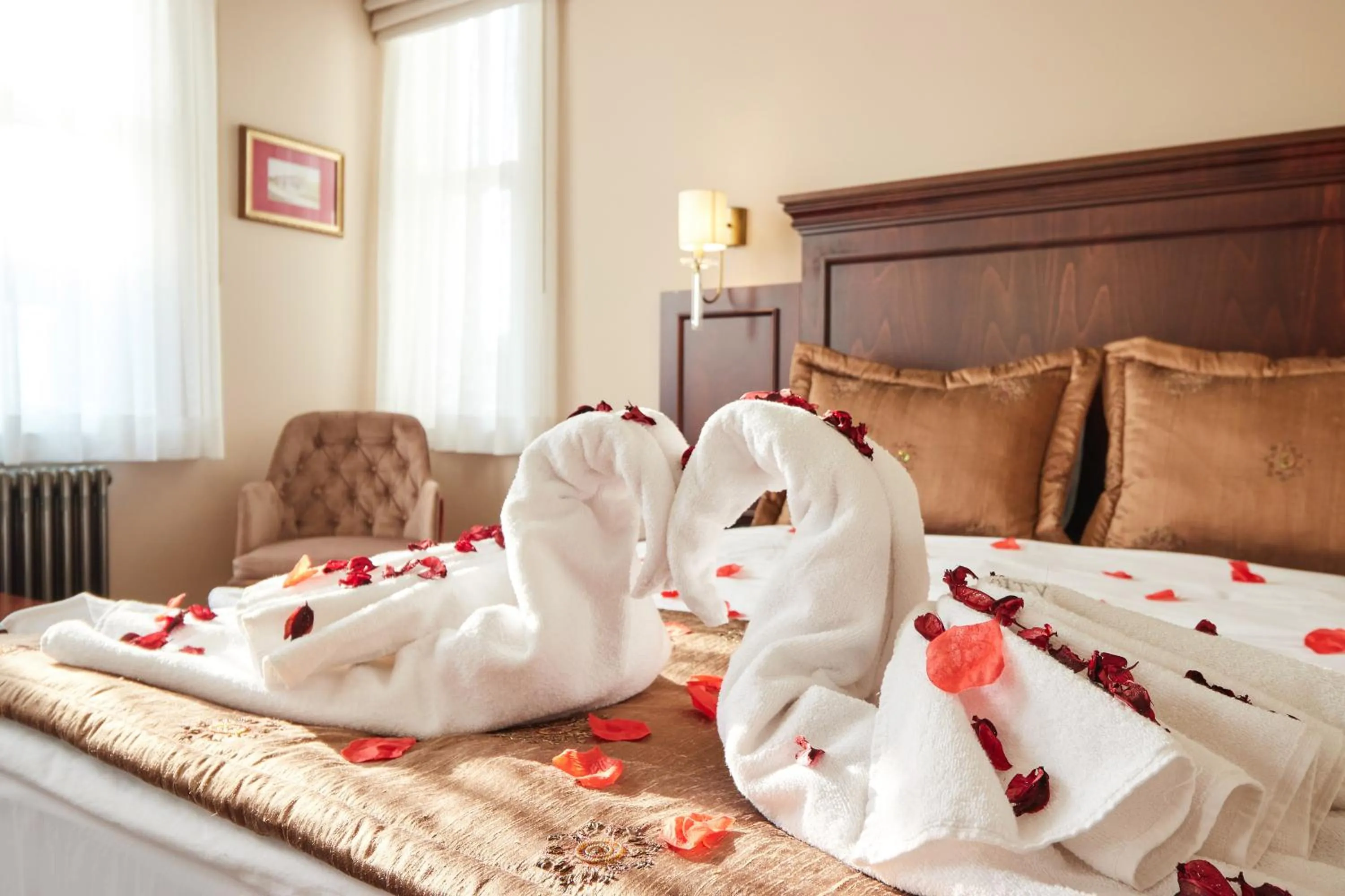 Bed in White Palace Old City Boutique Hotel