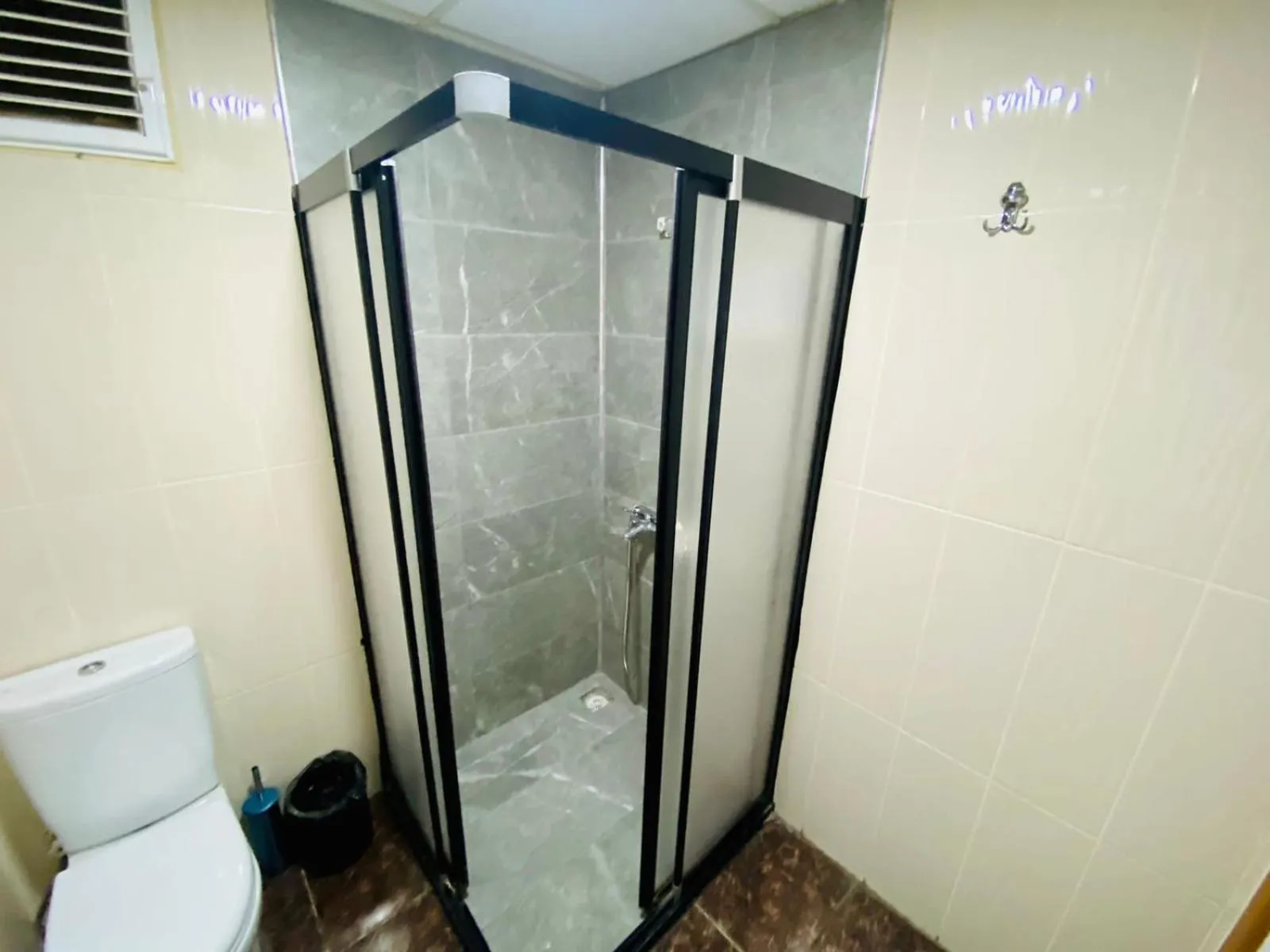 Shower in Airport Best Hotel