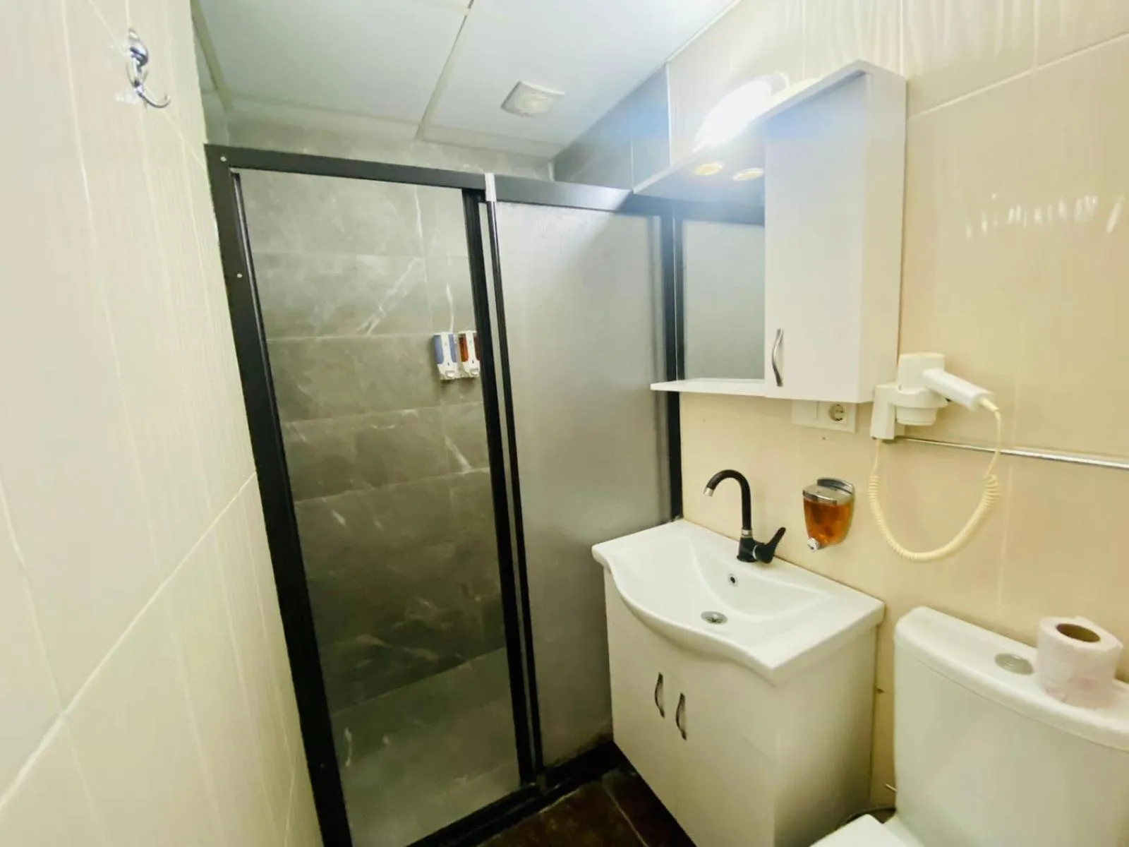 Shower in Airport Best Hotel