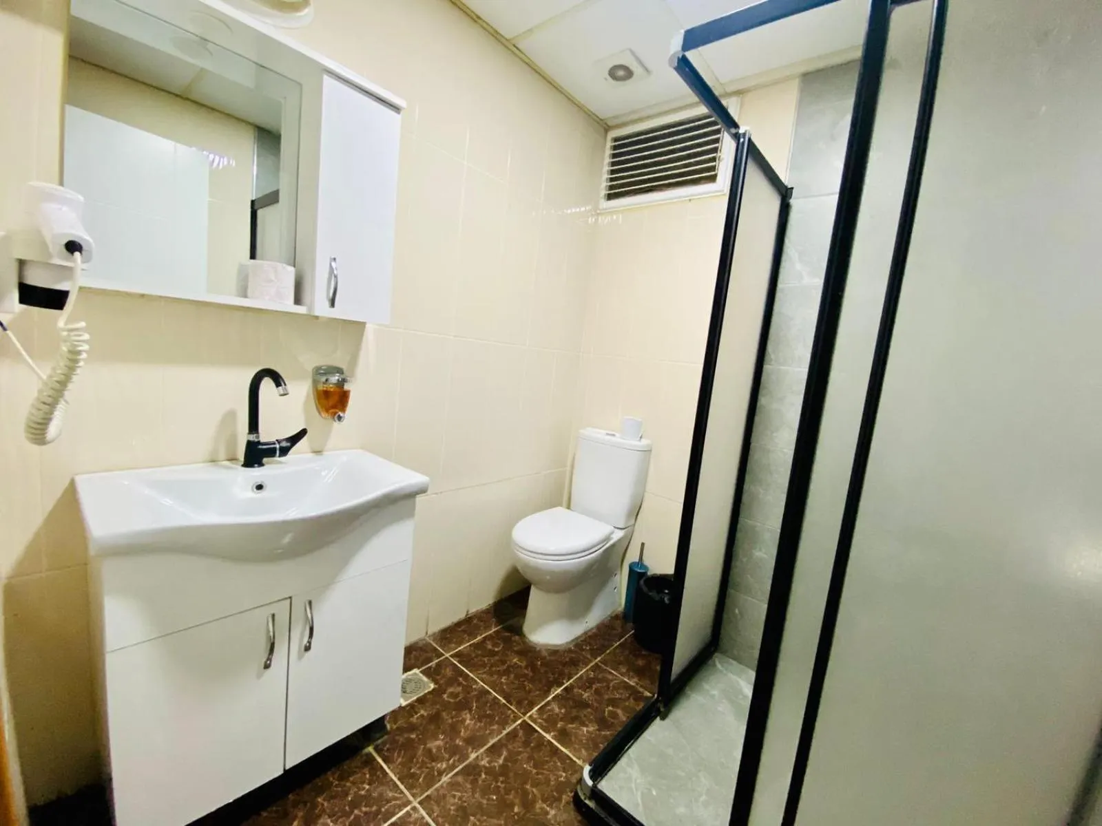 Shower in Airport Best Hotel