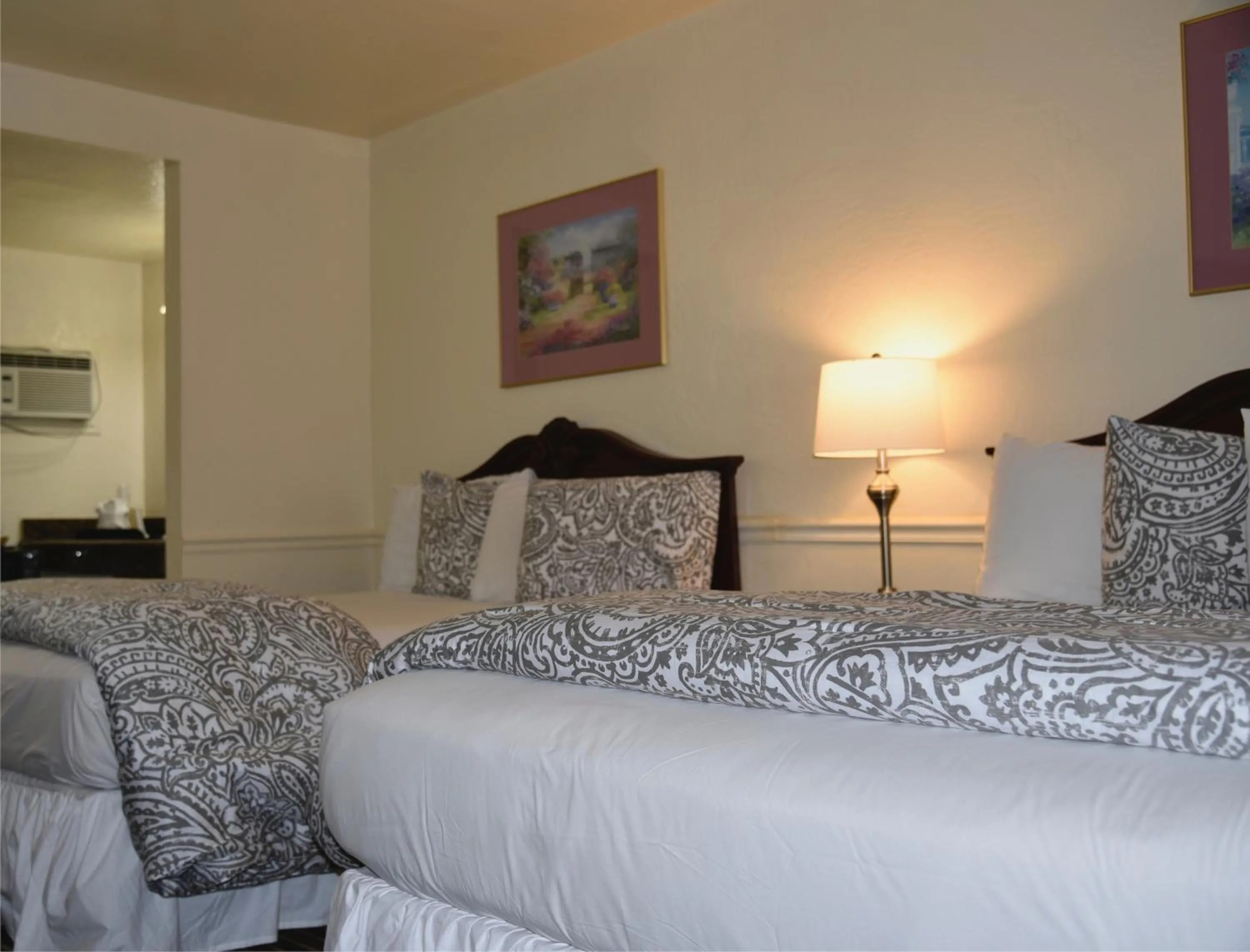 Photo of the whole room, Bed in Monterey Pines Inn