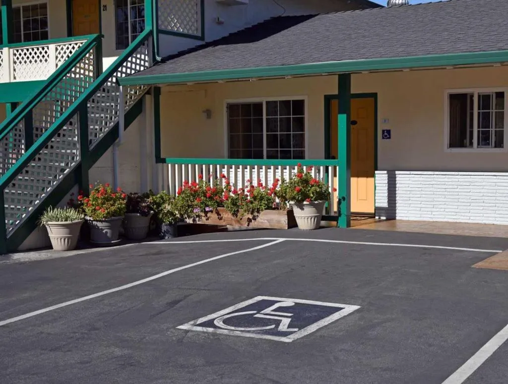 Property building in Monterey Pines Inn