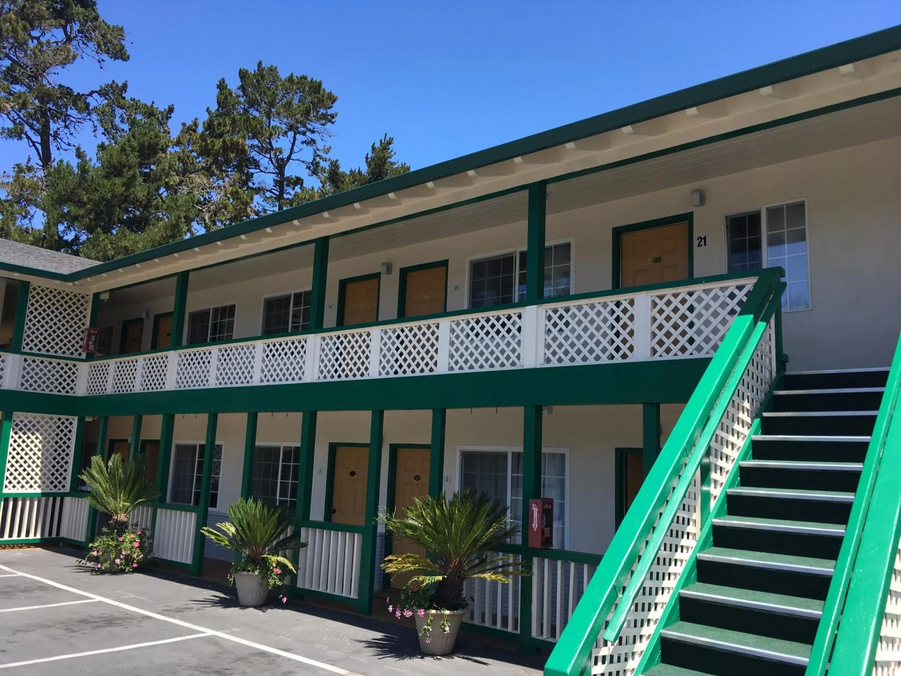 Property building in Monterey Pines Inn