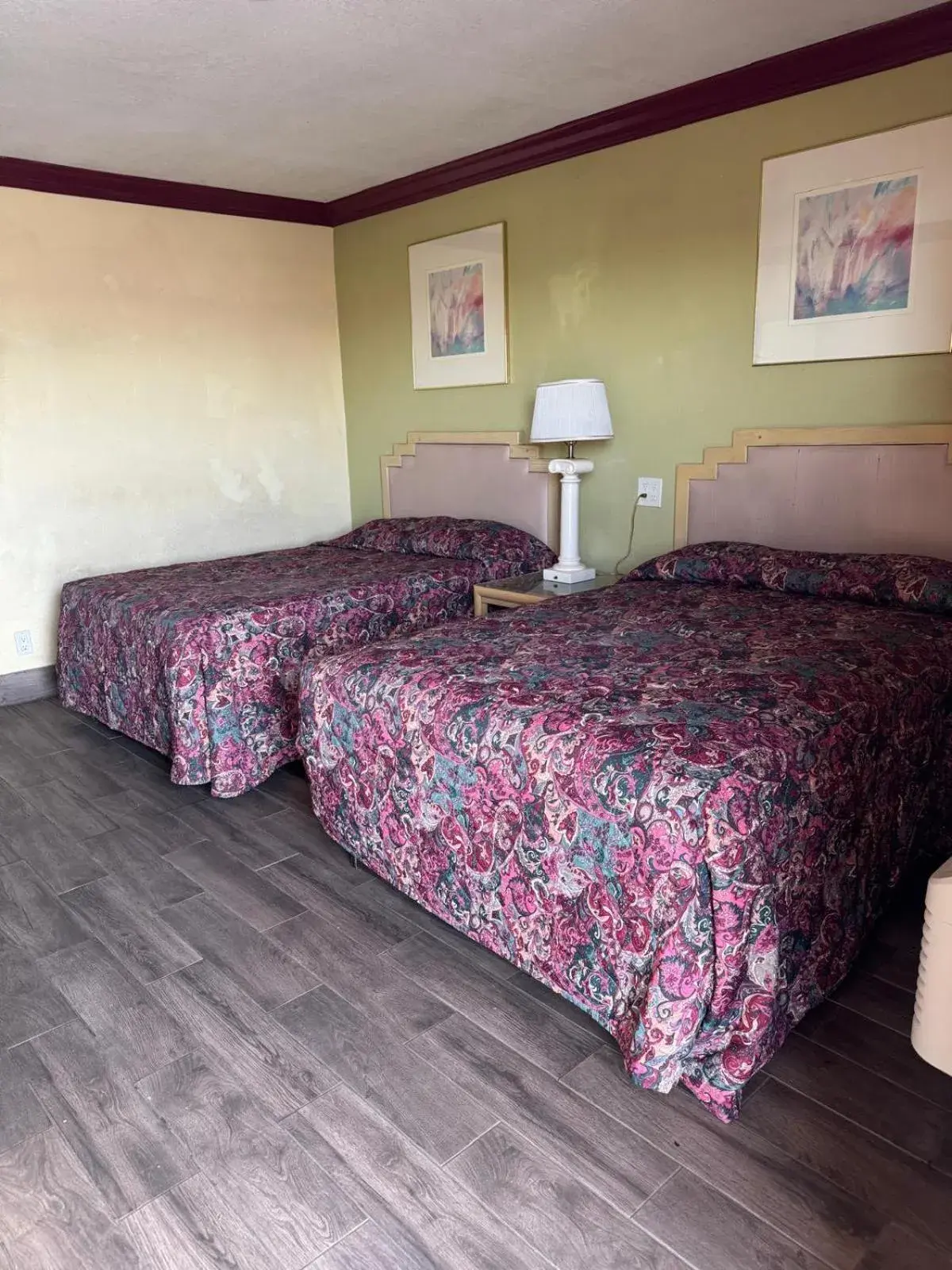 2 Full Bed Smoking in Sunstar Inn 2 Full Bed Smoking in Sunstar Inn