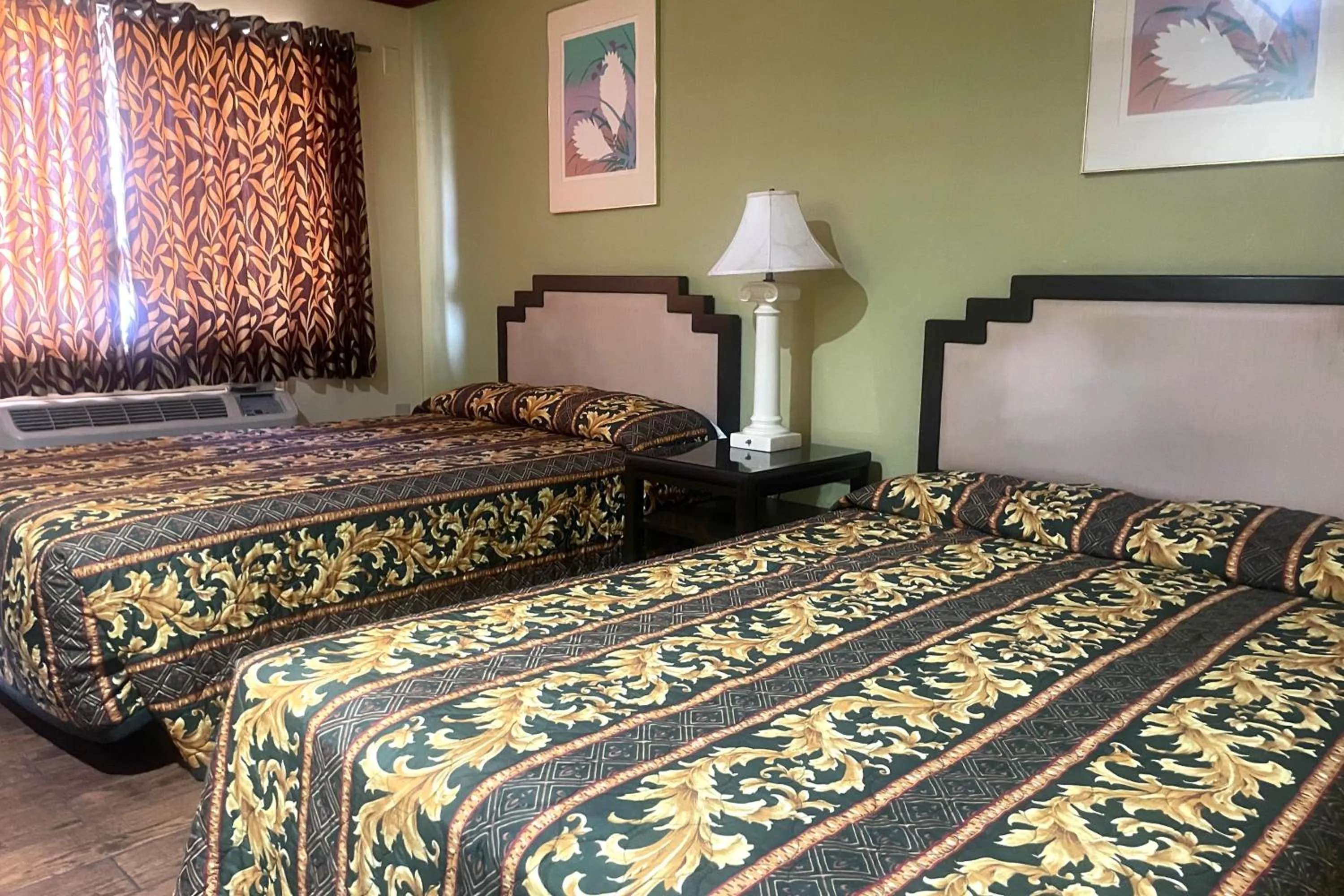 Bedroom, Bed in Sunstar Inn Los Banos near I-5