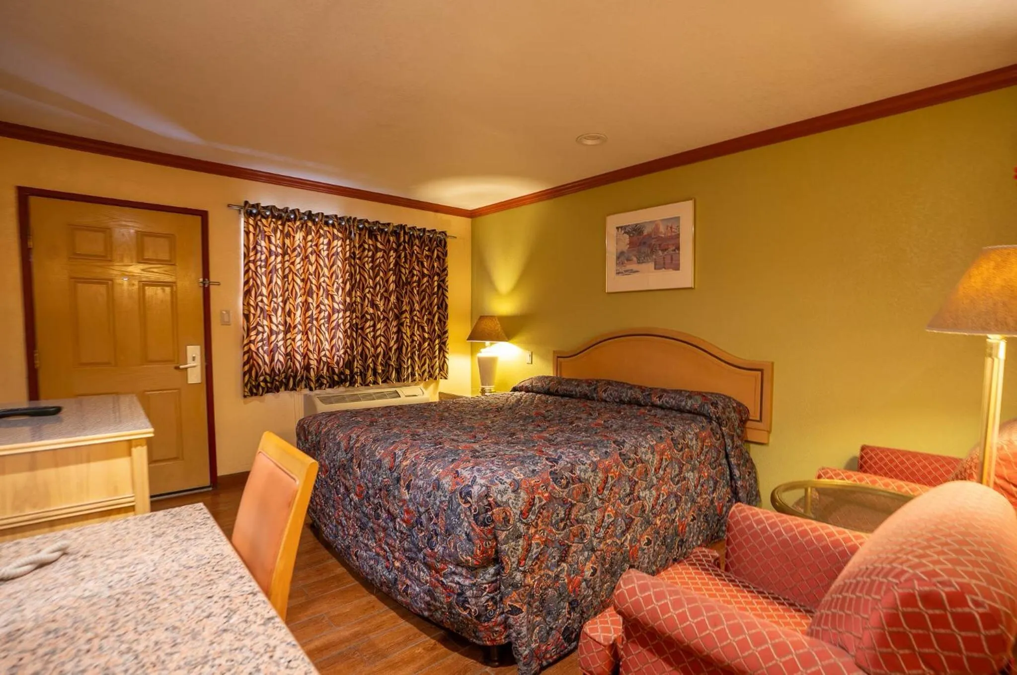 Bedroom, Bed in Sunstar Inn Los Banos near I-5