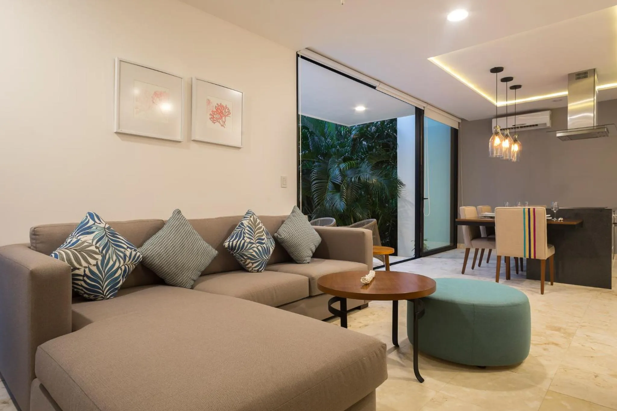 Living room in Lovely 1 Bedroom Condo with plunge pool In Bahia Principe Golf Resort