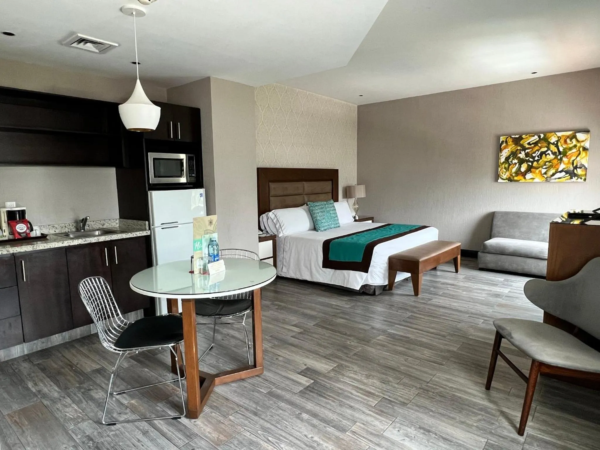 Kitchen or kitchenette in Áurea Hotel and Suites