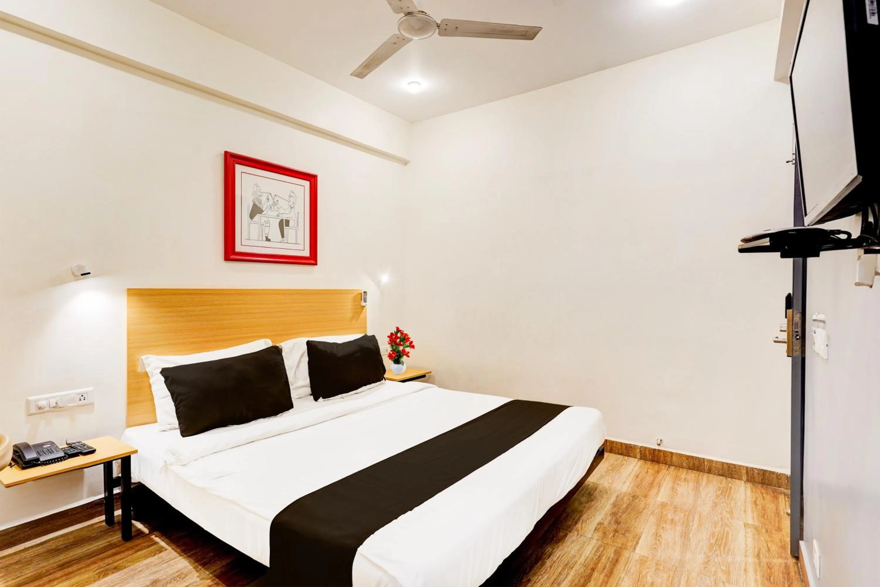 Bedroom, Bed in Super Townhouse Tirupati