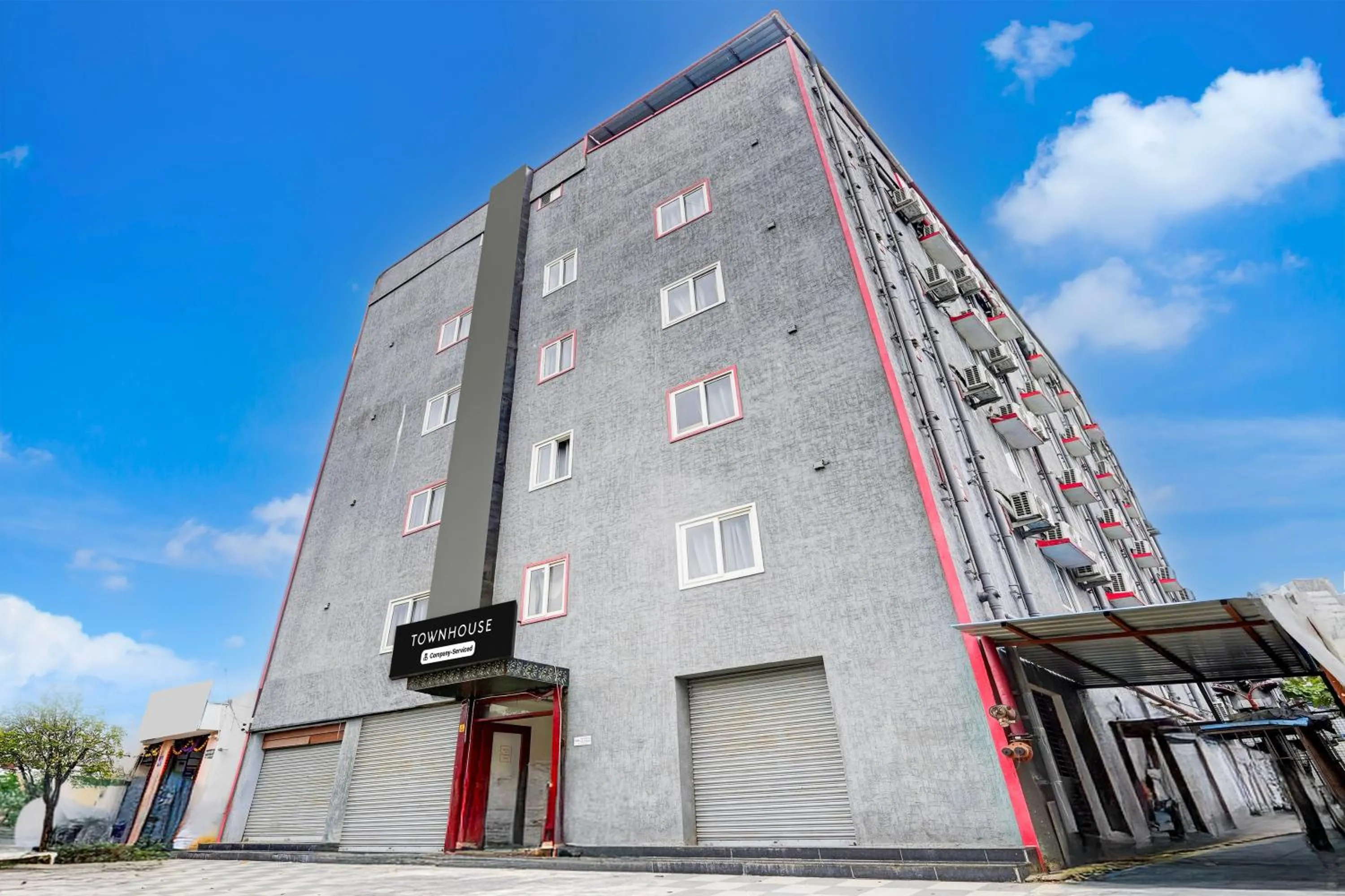 Facade/entrance in Super Townhouse Tirupati