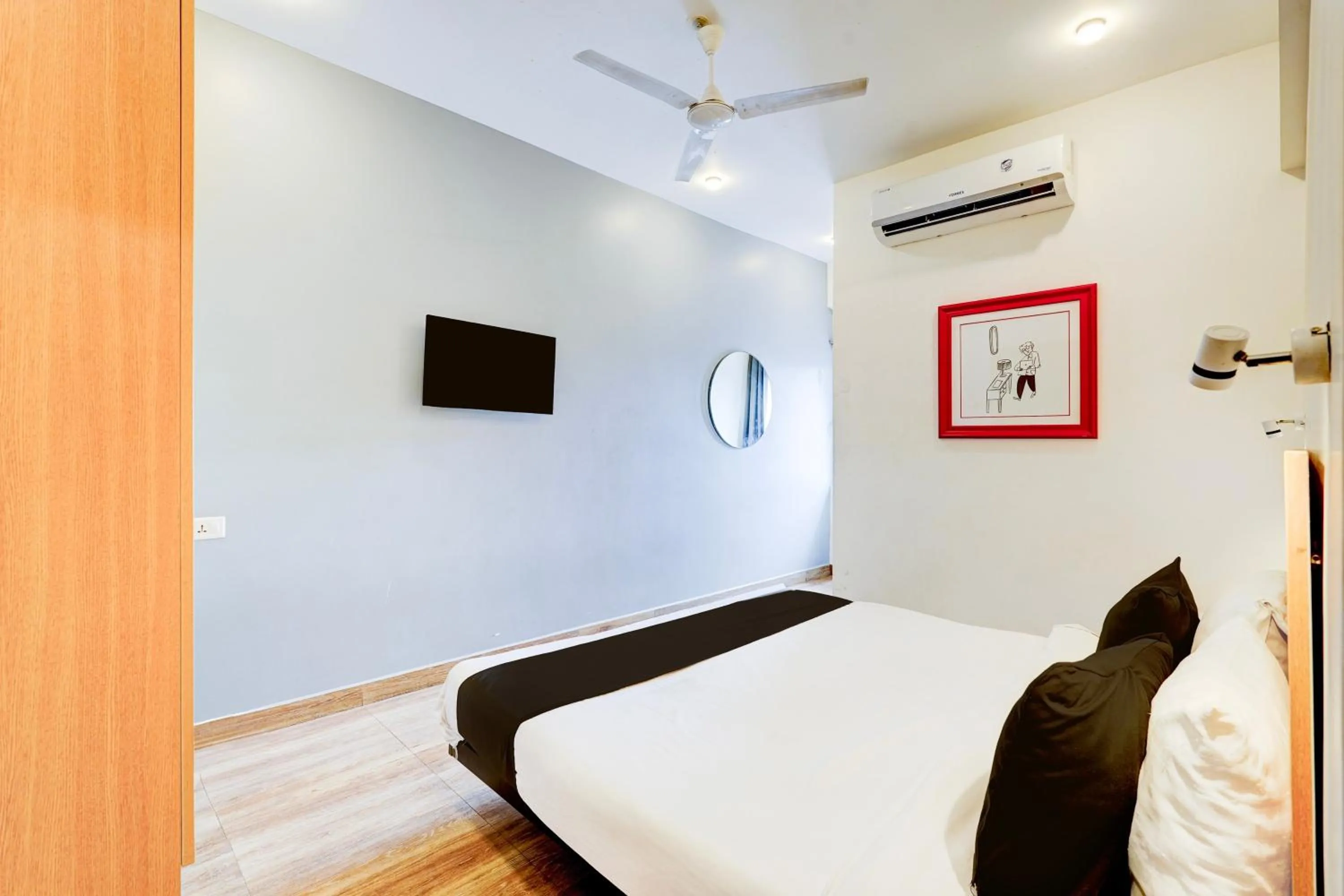 Bedroom, Bed in Super Townhouse Tirupati