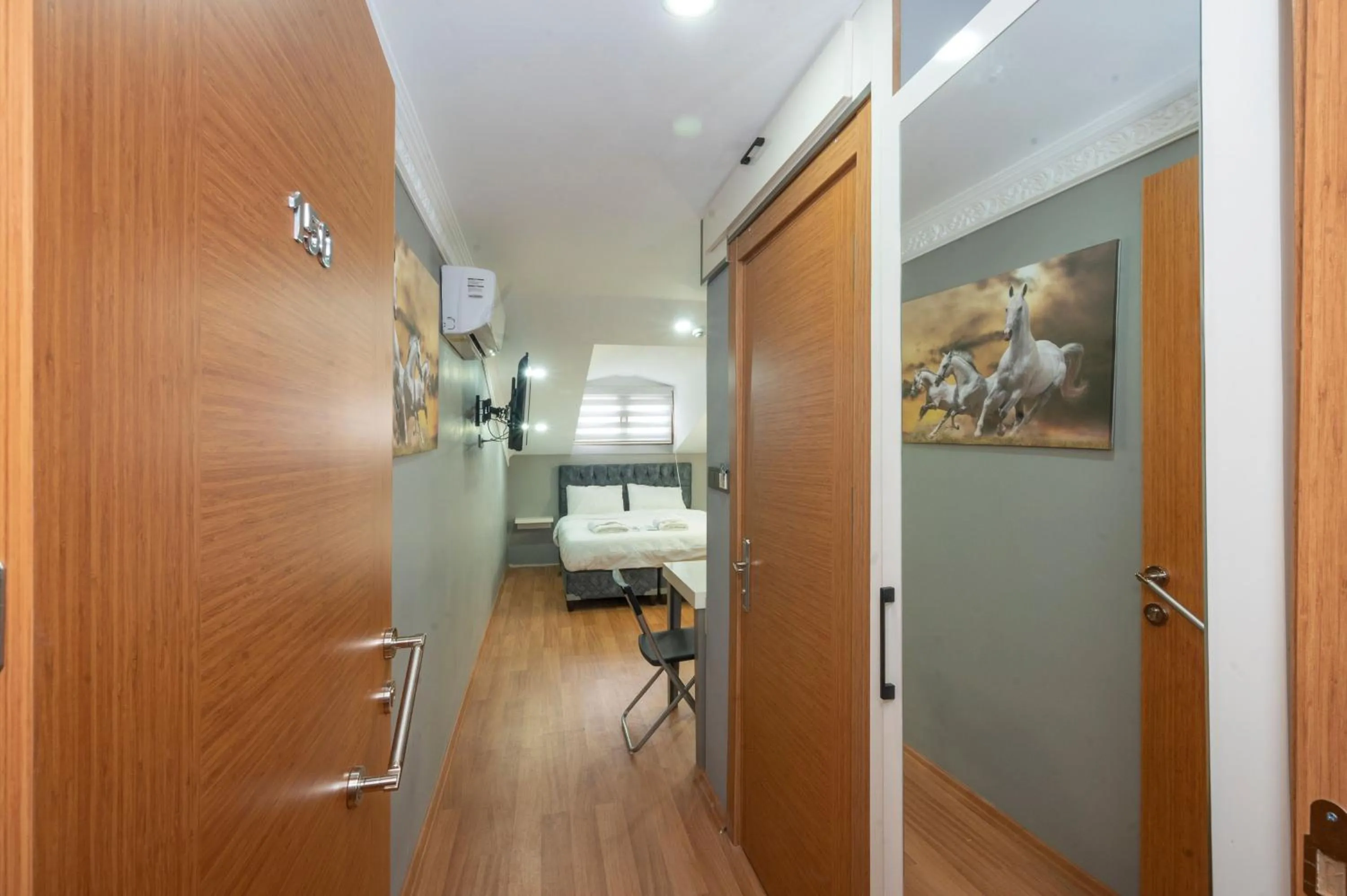 Photo of the whole room in Taxim Sunpera Suites