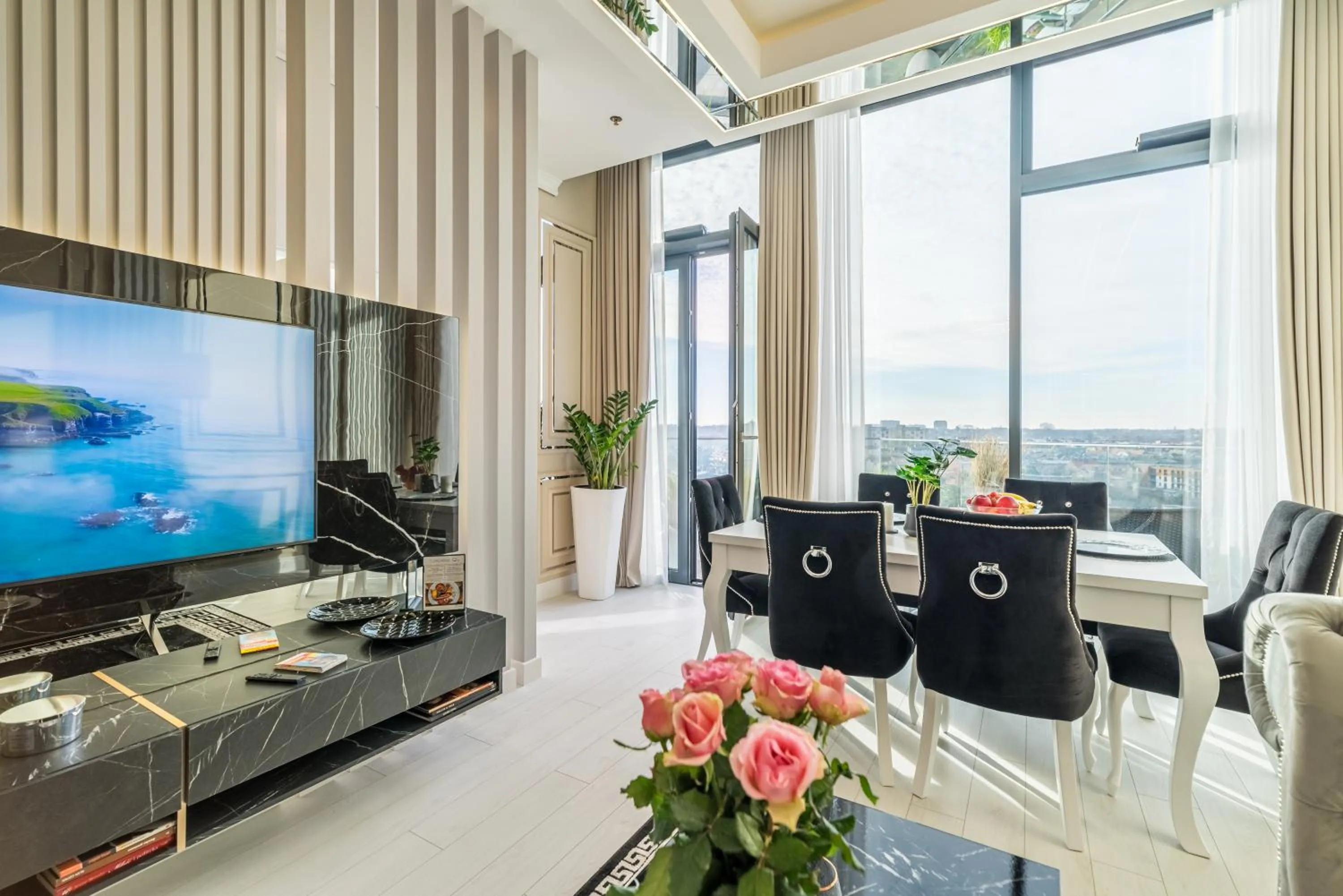 Communal lounge/ TV room in Q18 ApartHotel