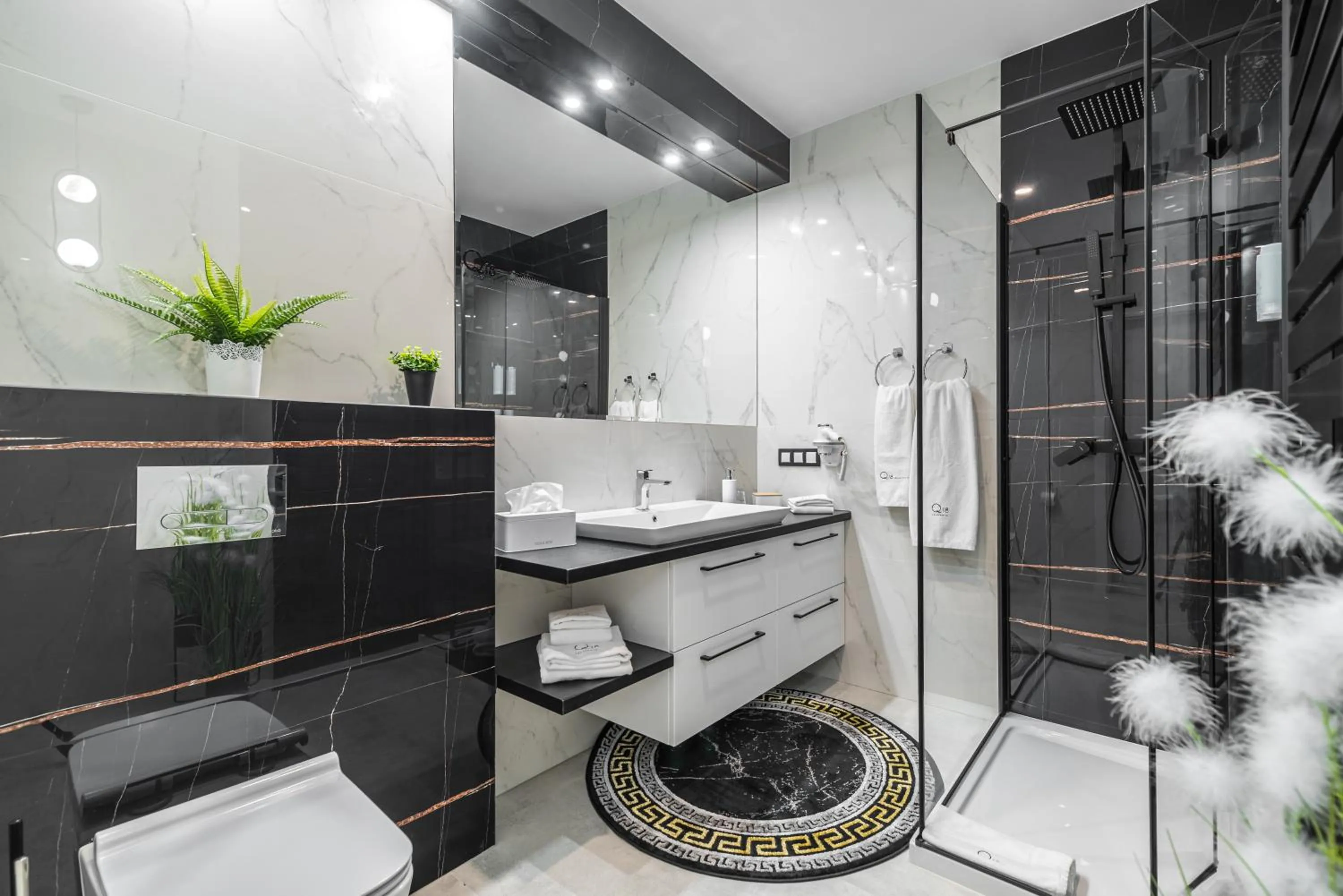 Shower in Q18 ApartHotel