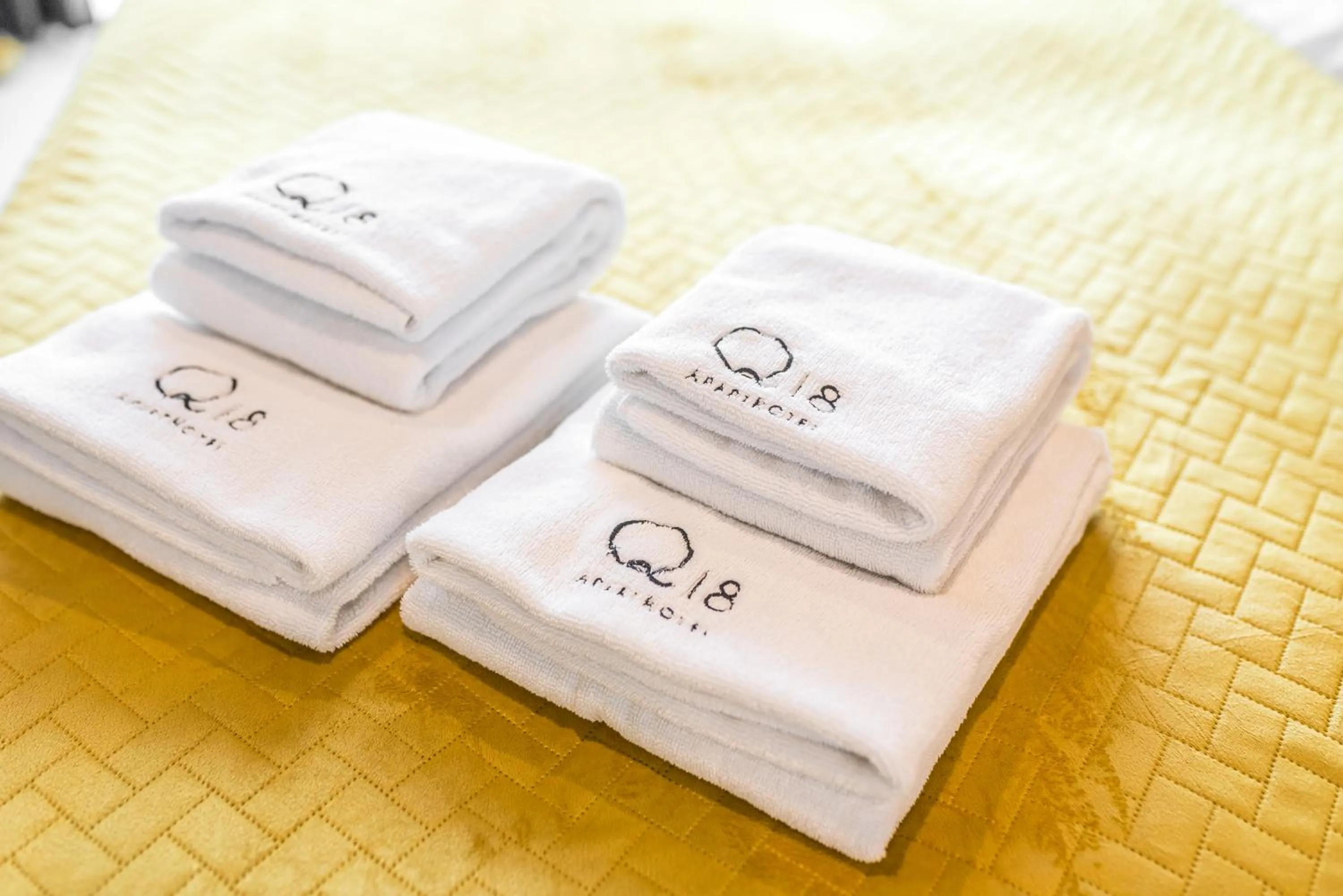 Text overlay in Q18 ApartHotel