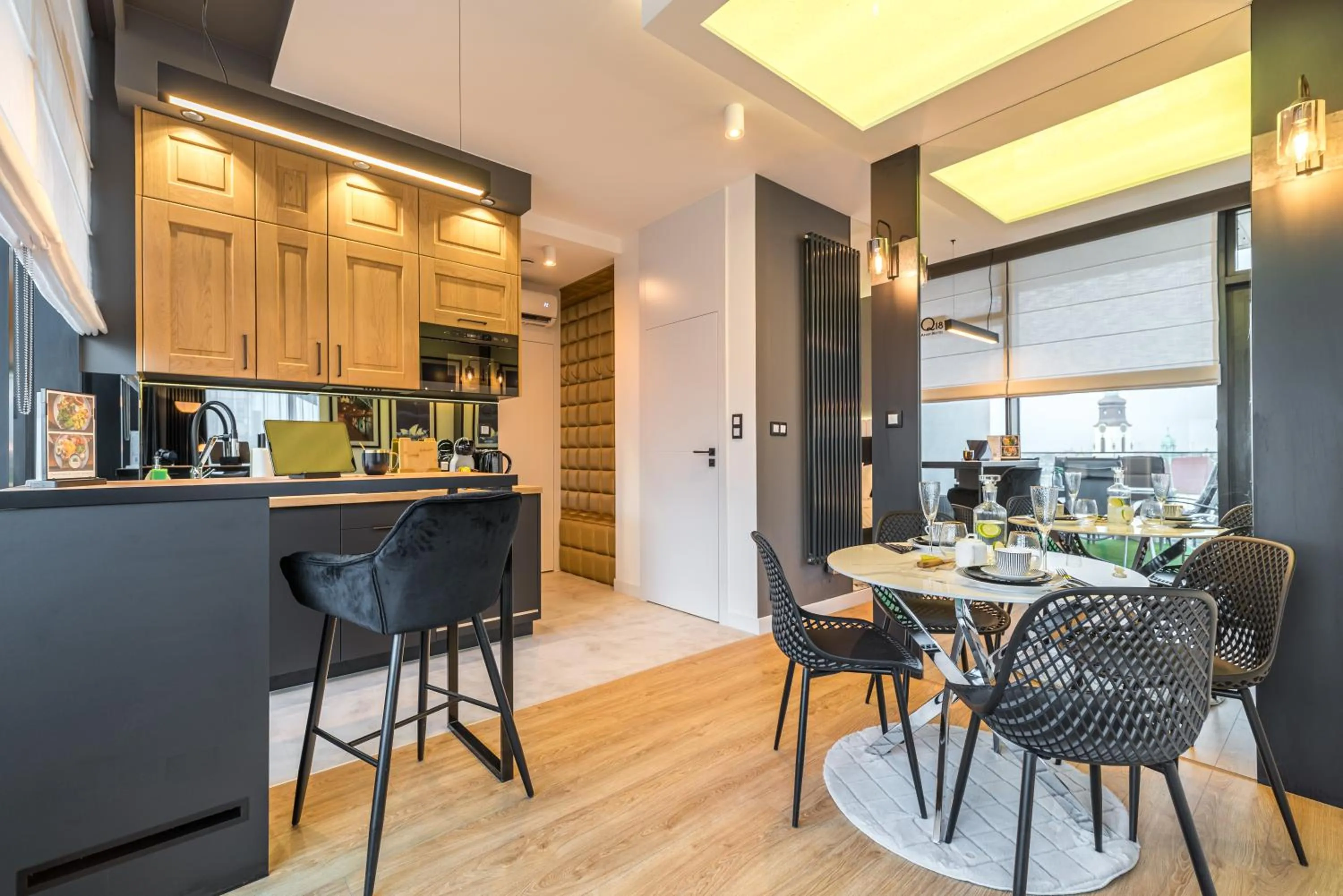 Kitchen or kitchenette in Q18 ApartHotel