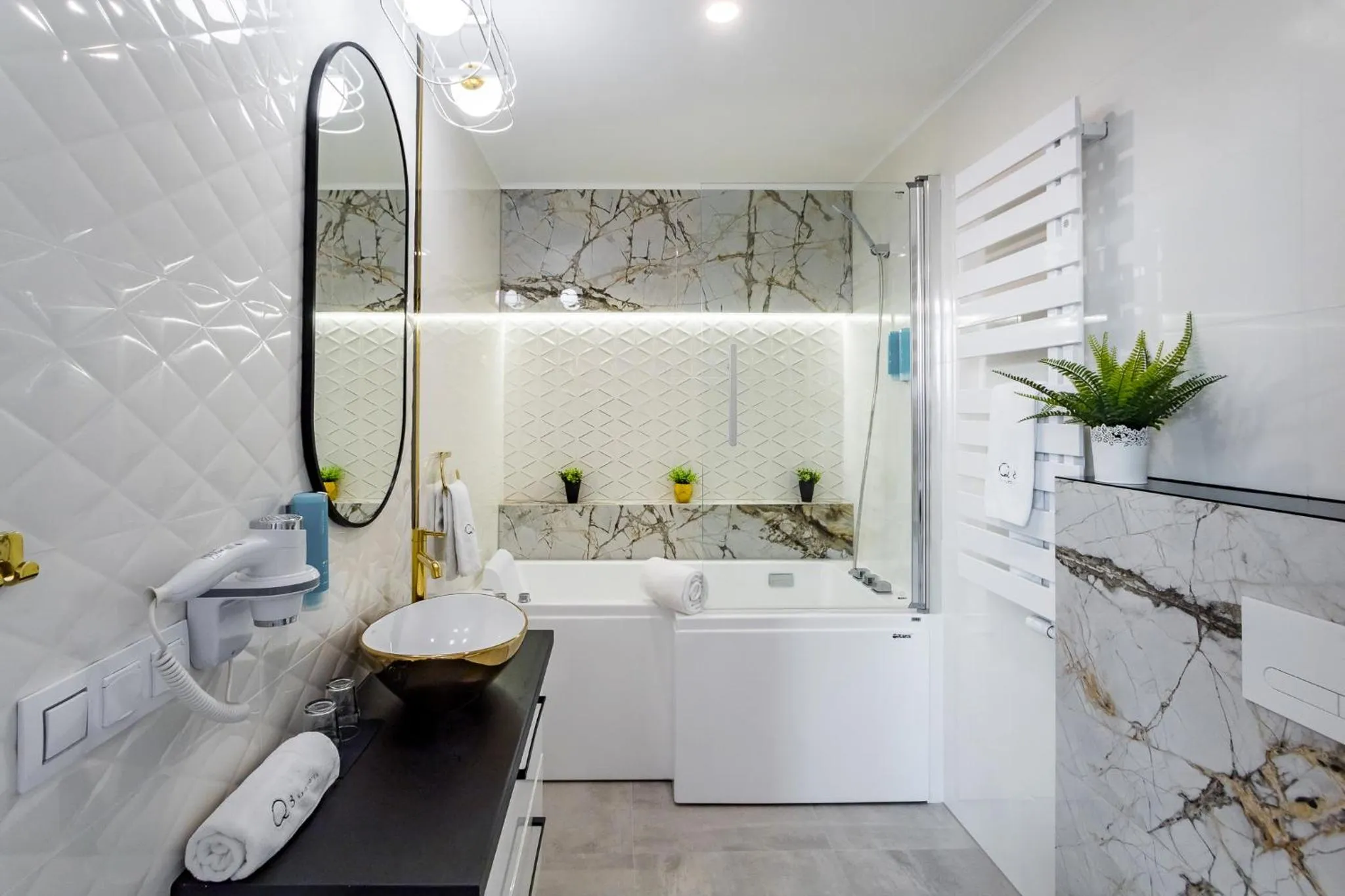 Shower in Q18 ApartHotel