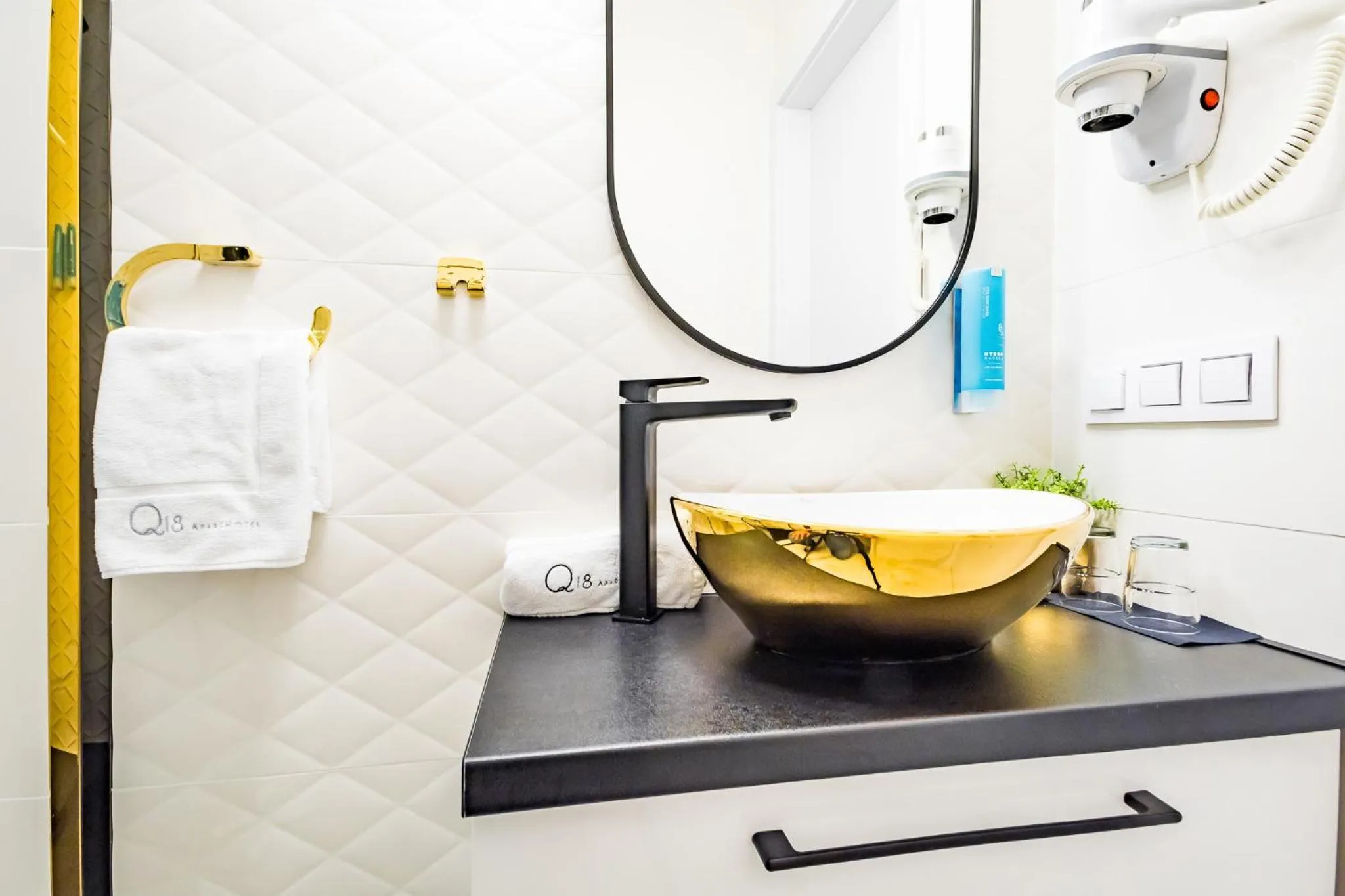 Bathroom in Q18 ApartHotel