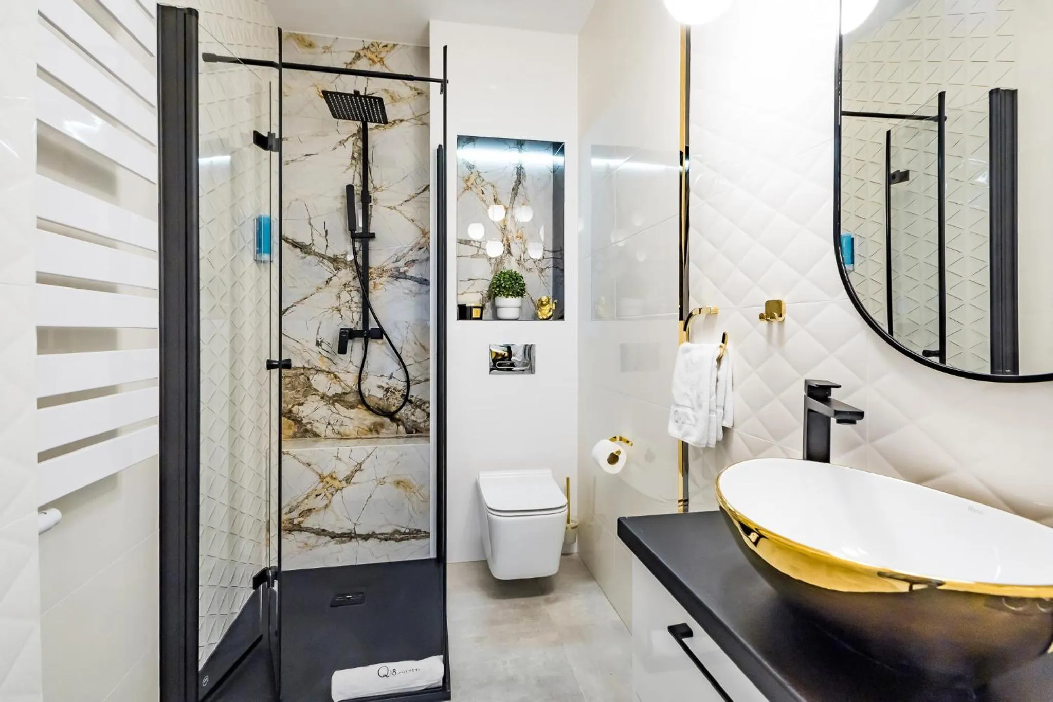 Shower in Q18 ApartHotel