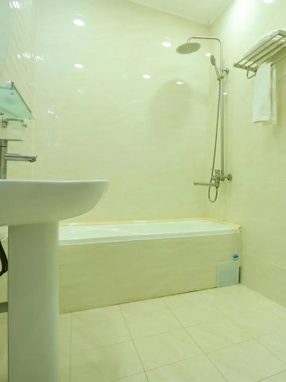 Single Room with Bathroom - single occupancy in DUNYO PALACE Single Room with Bathroom - single occupancy in DUNYO PALACE