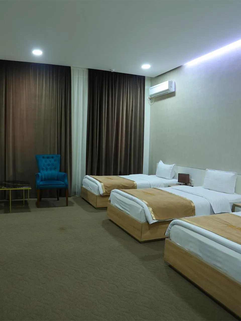 Triple Room with Bathroom in DUNYO PALACE