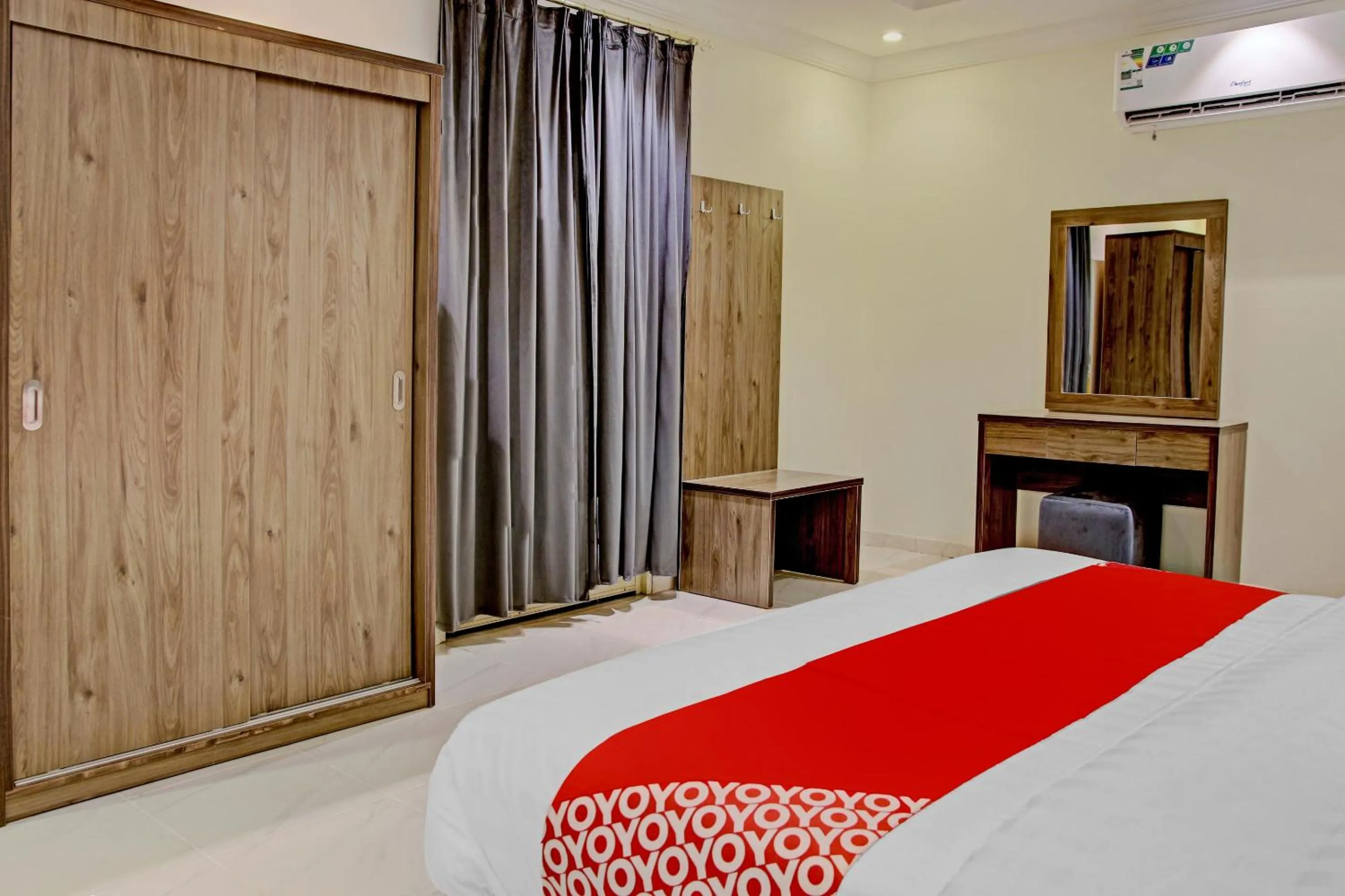 Photo of the whole room, Bed in Al Tamayoz Al Raqi - Bani Malik