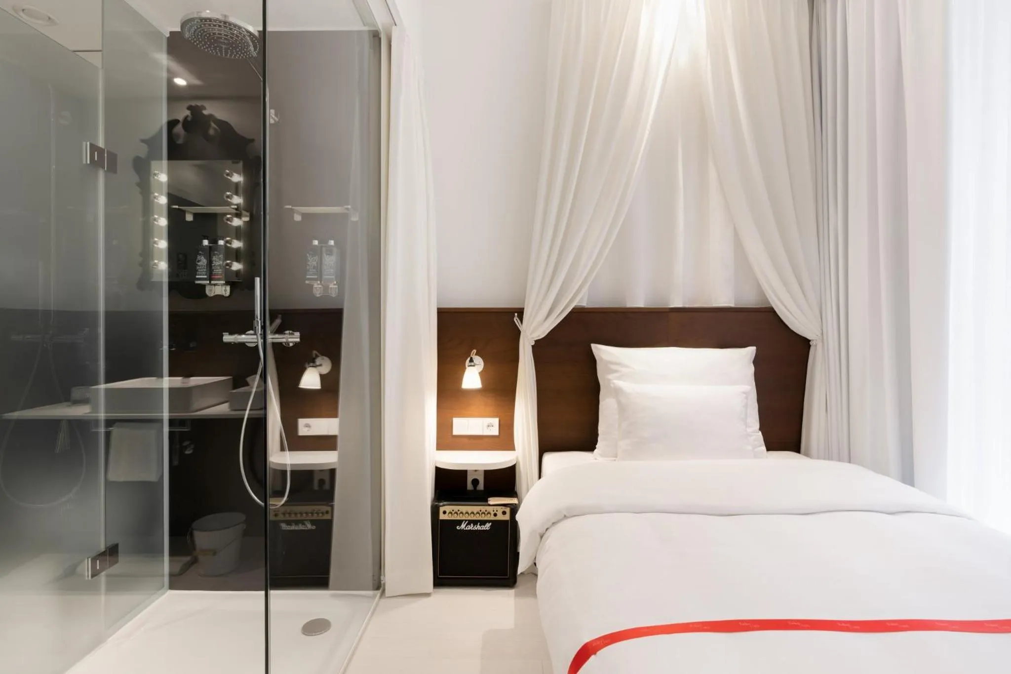 Photo of the whole room, Bed in Ruby Rosi Hotel Munich