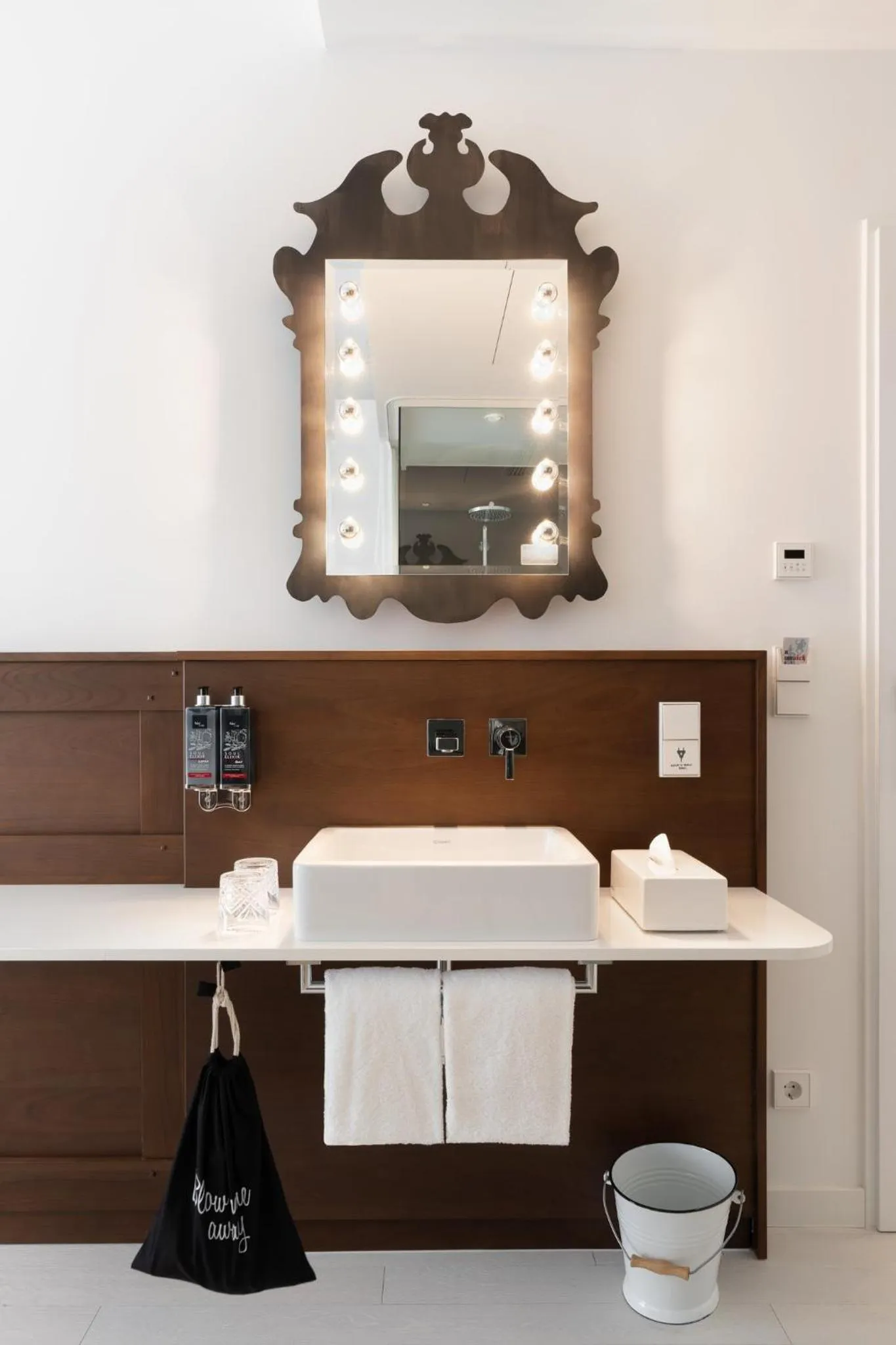 Bathroom in Ruby Rosi Hotel Munich