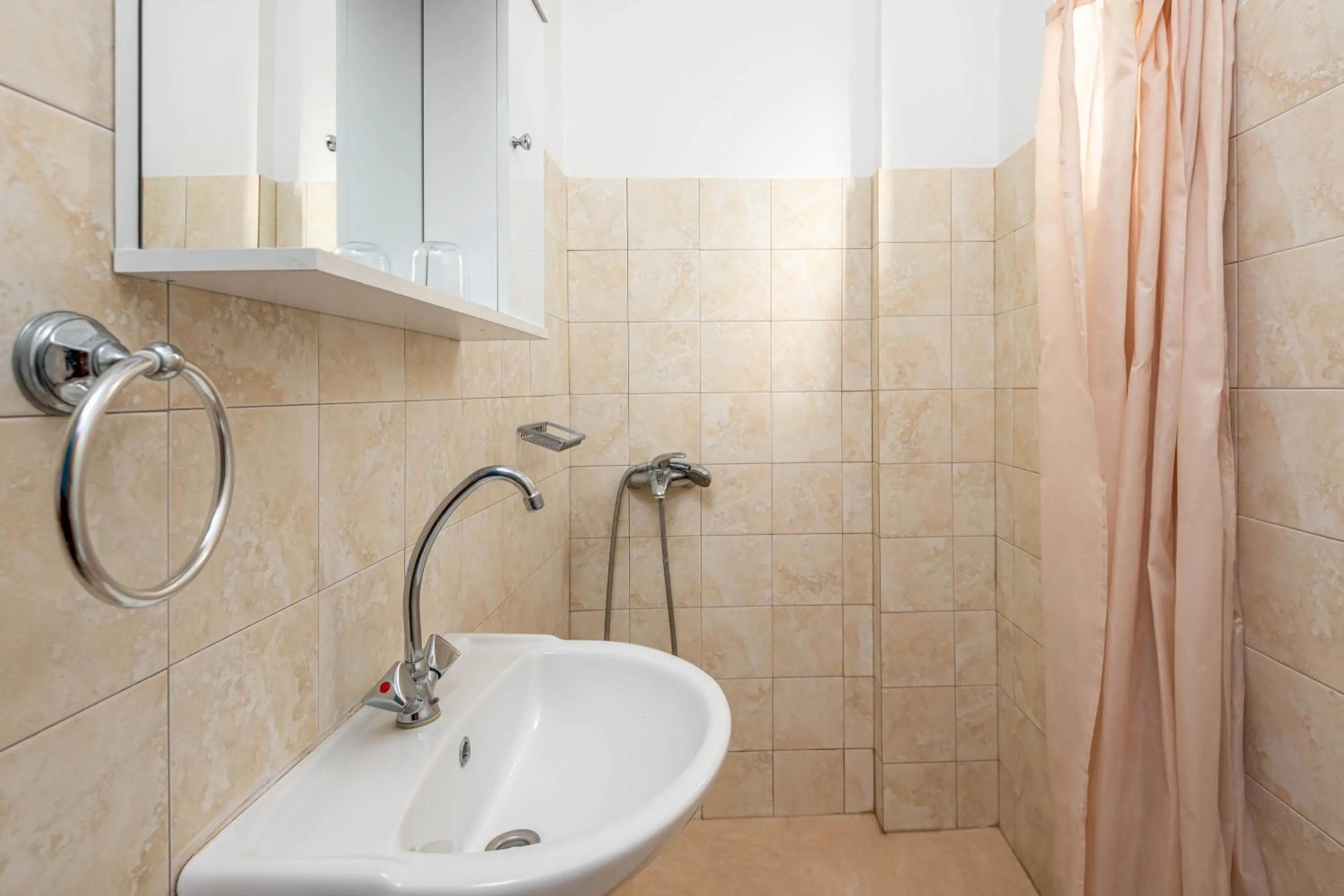 Bathroom in Litsas Studios