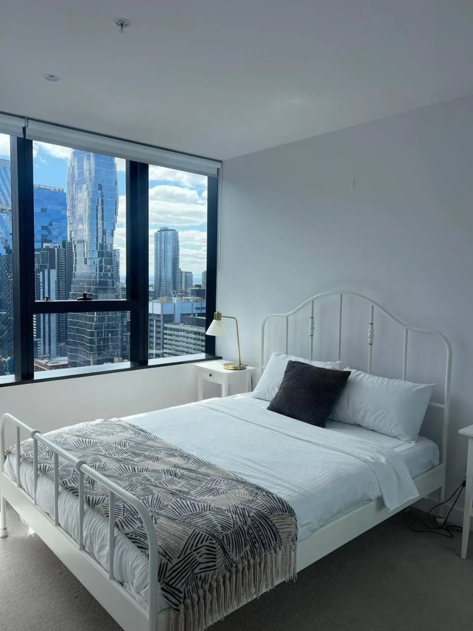 Bedroom, Bed in Pars apartments - Melbourne Quarter- unique View of city and Yarra