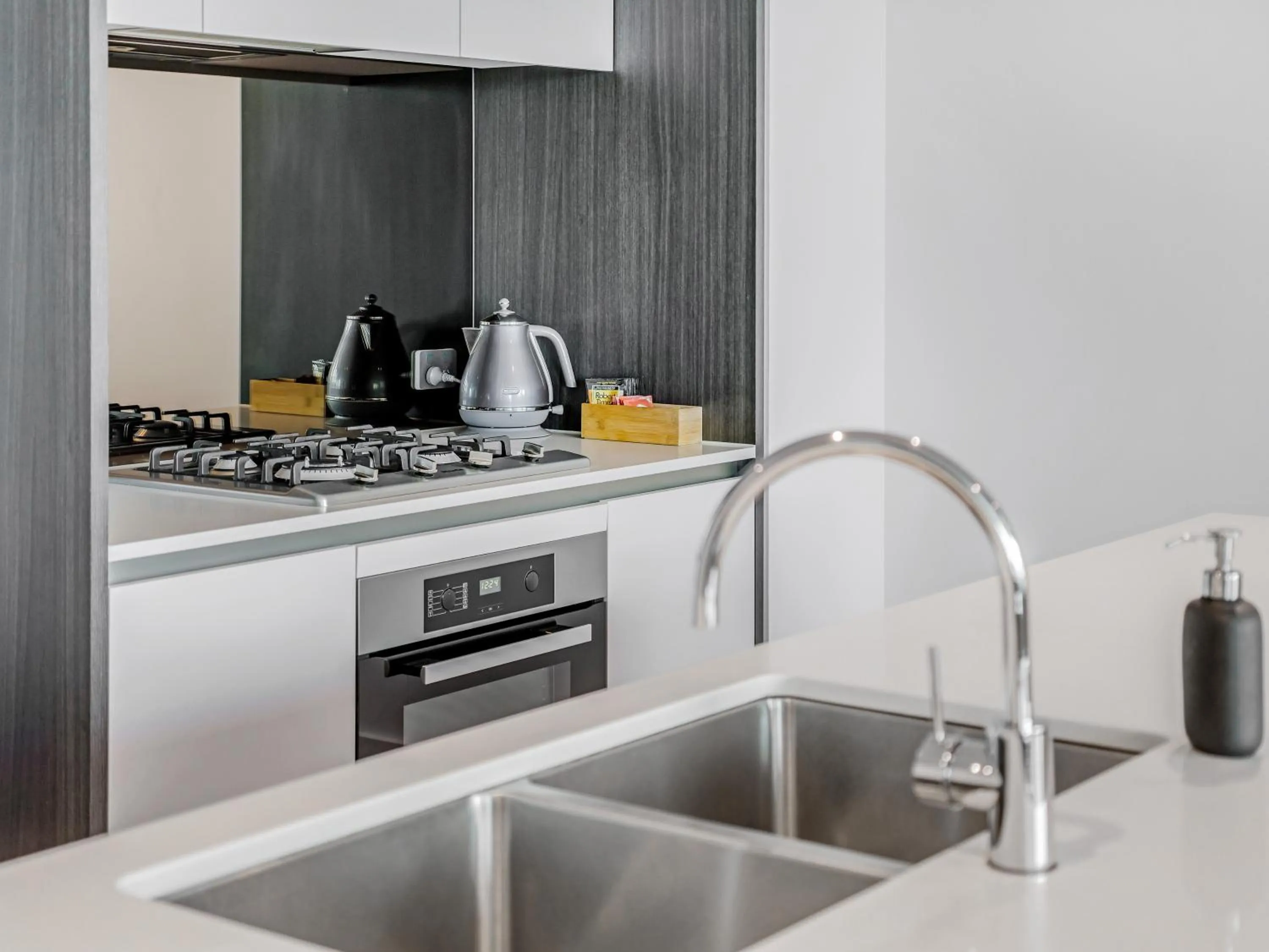 kitchen in Pars apartments - Melbourne Quarter- unique View of city and Yarra