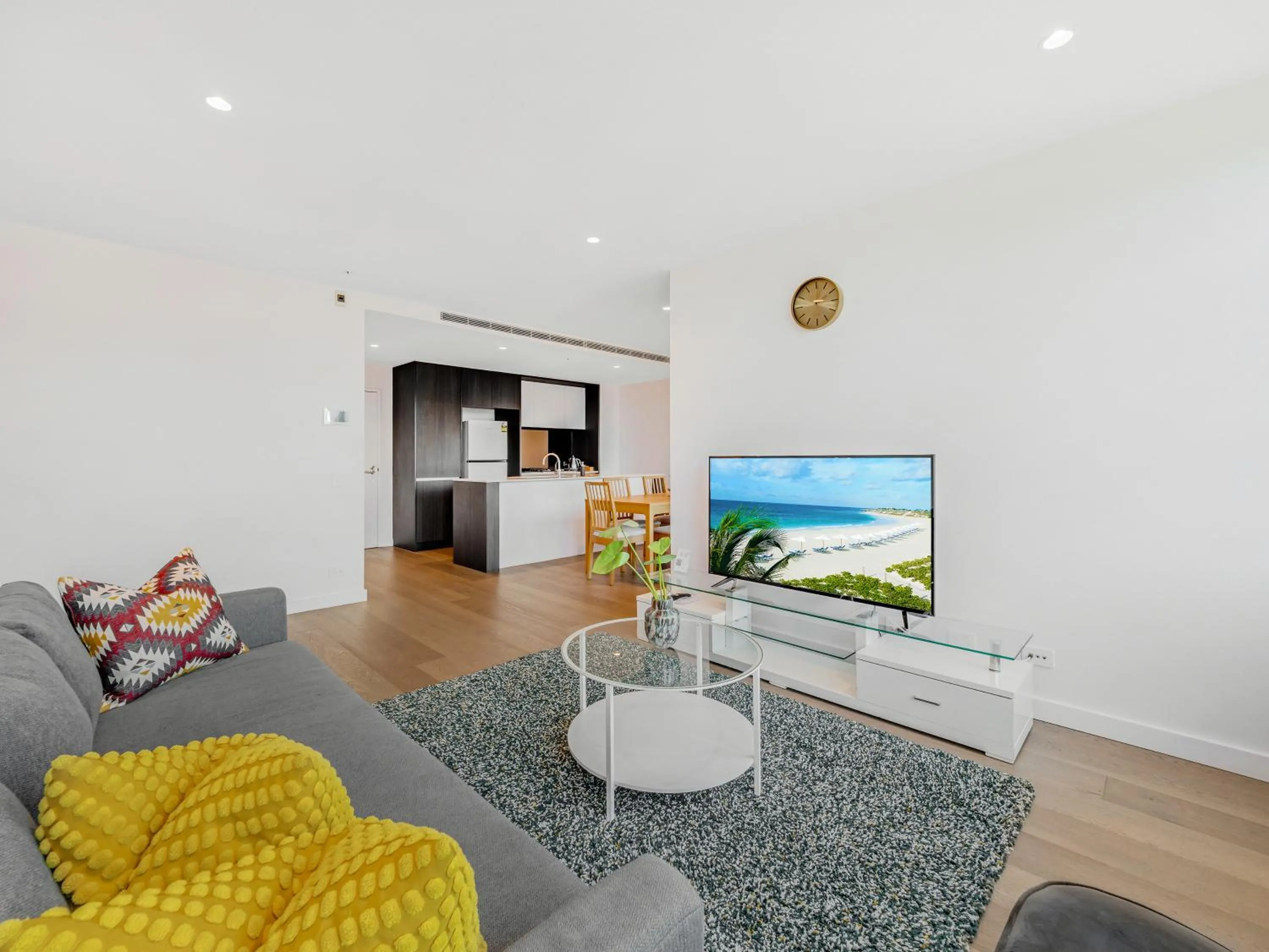 Living room in Pars apartments - Melbourne Quarter- unique View of city and Yarra