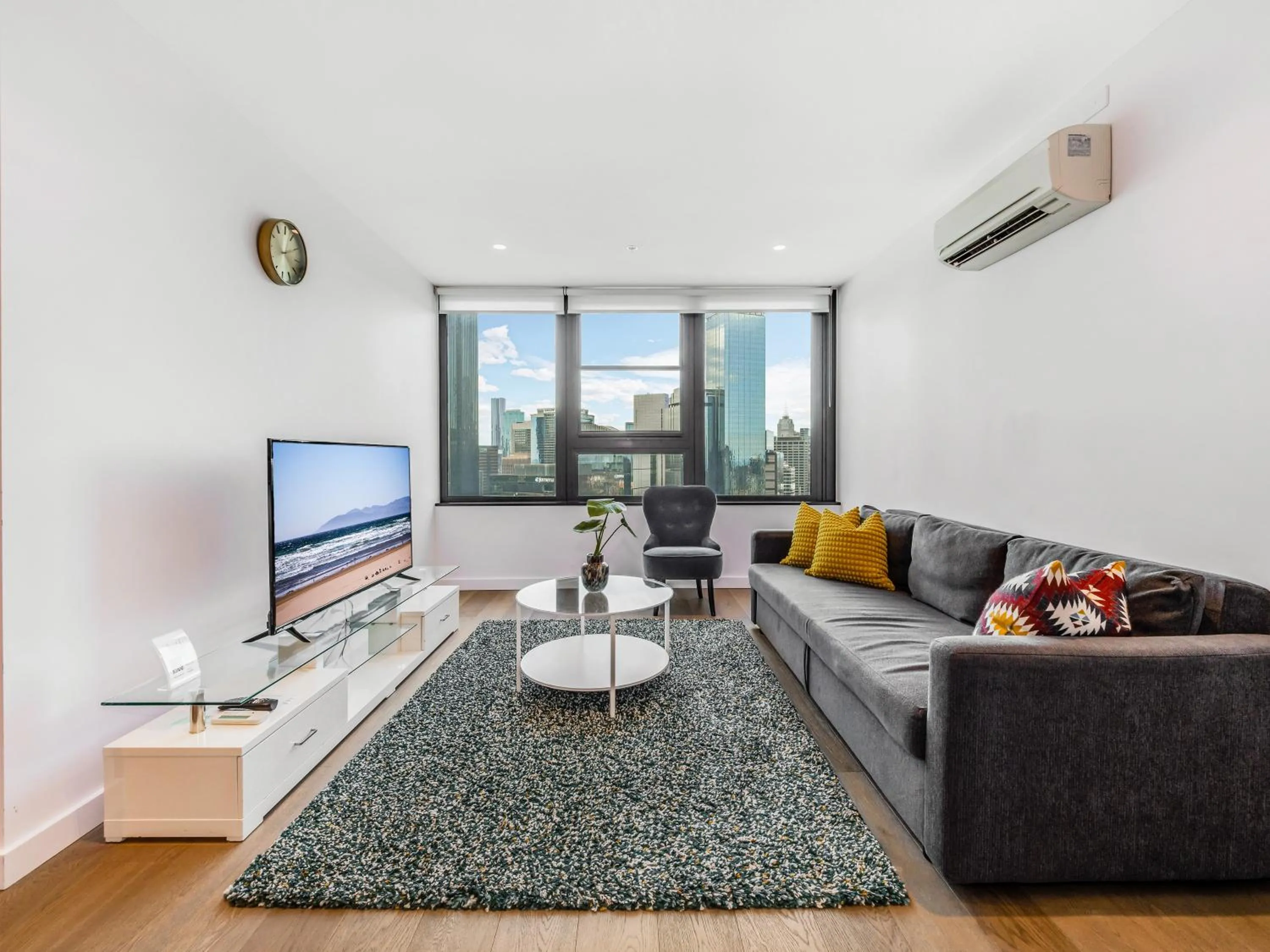 Living room in Pars apartments - Melbourne Quarter- unique View of city and Yarra