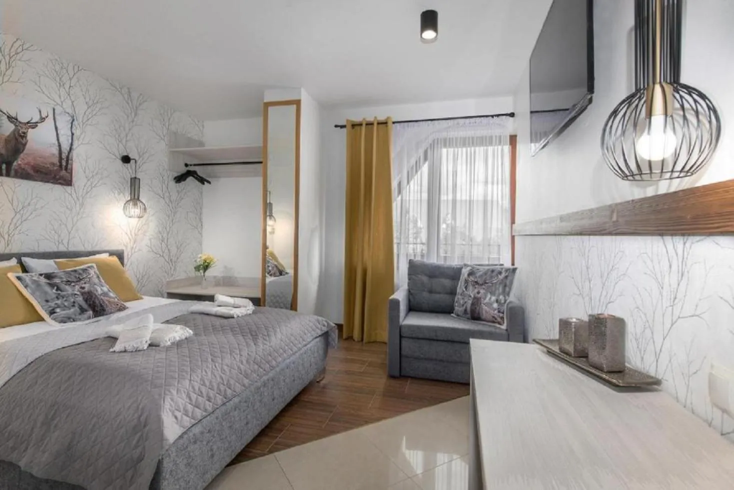 Photo of the whole room, Bed in Biały Jeleń z basenem i jacuzzi